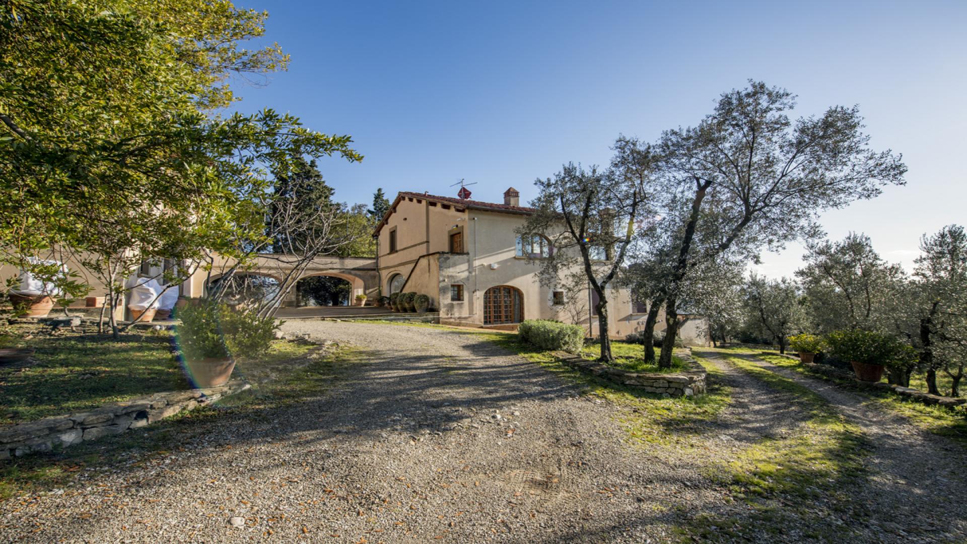 Villa Aurora Fiorentina for sale, Florence: stunning 8-bedroom villa with scenic views