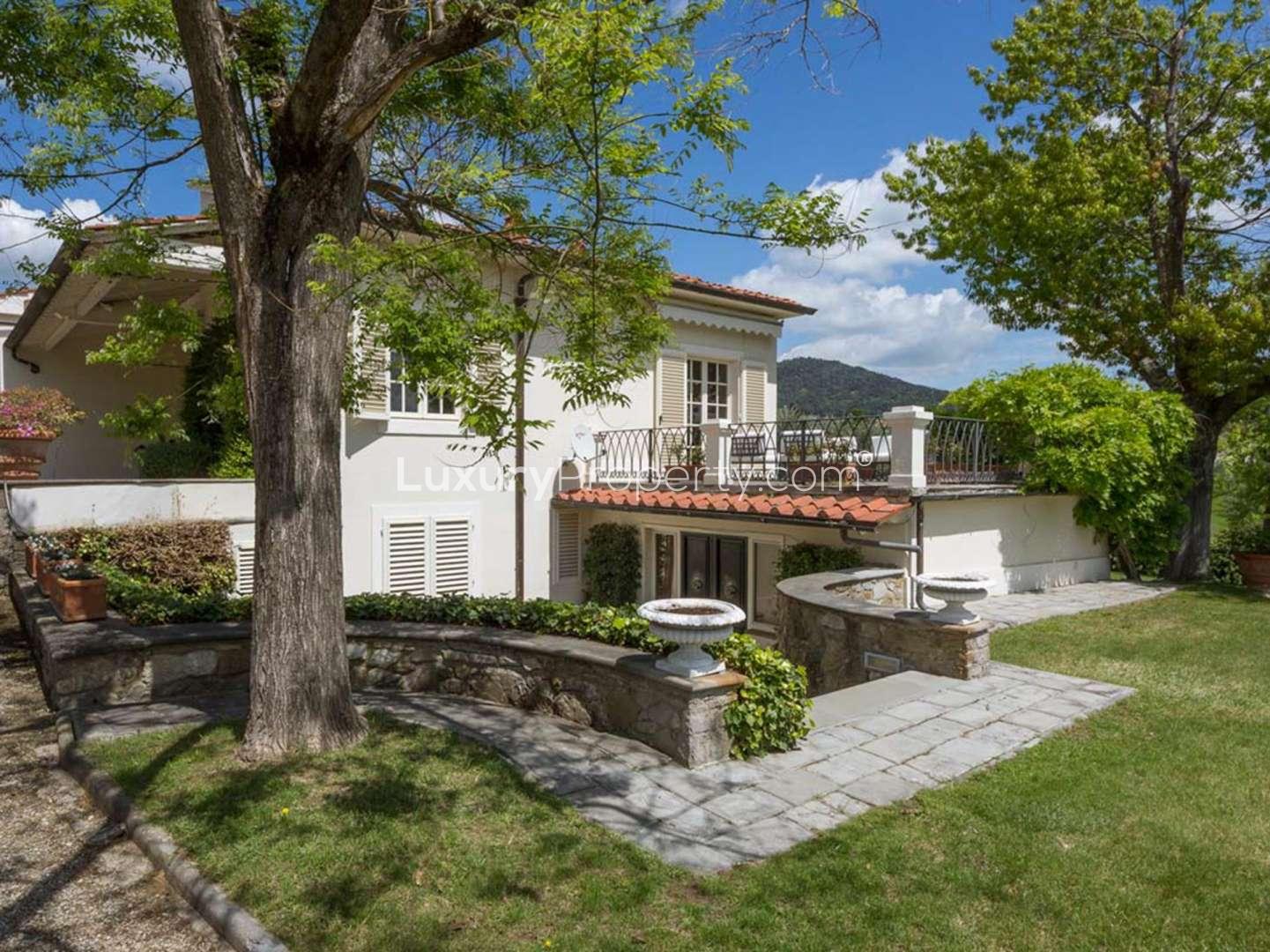 Front entrance of elegant eight-bed villa in Villa Fiorenzia, Florence, for sale