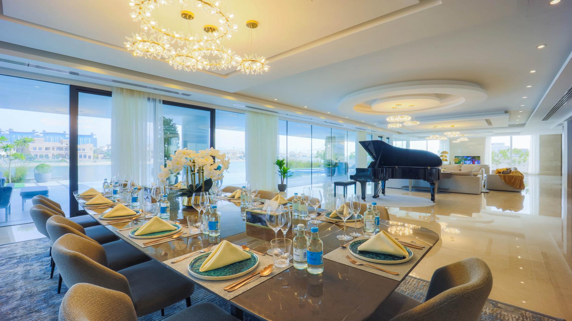 Luxurious living room in Villa Neeto, Palm Jumeirah's Signature Villas, for rent