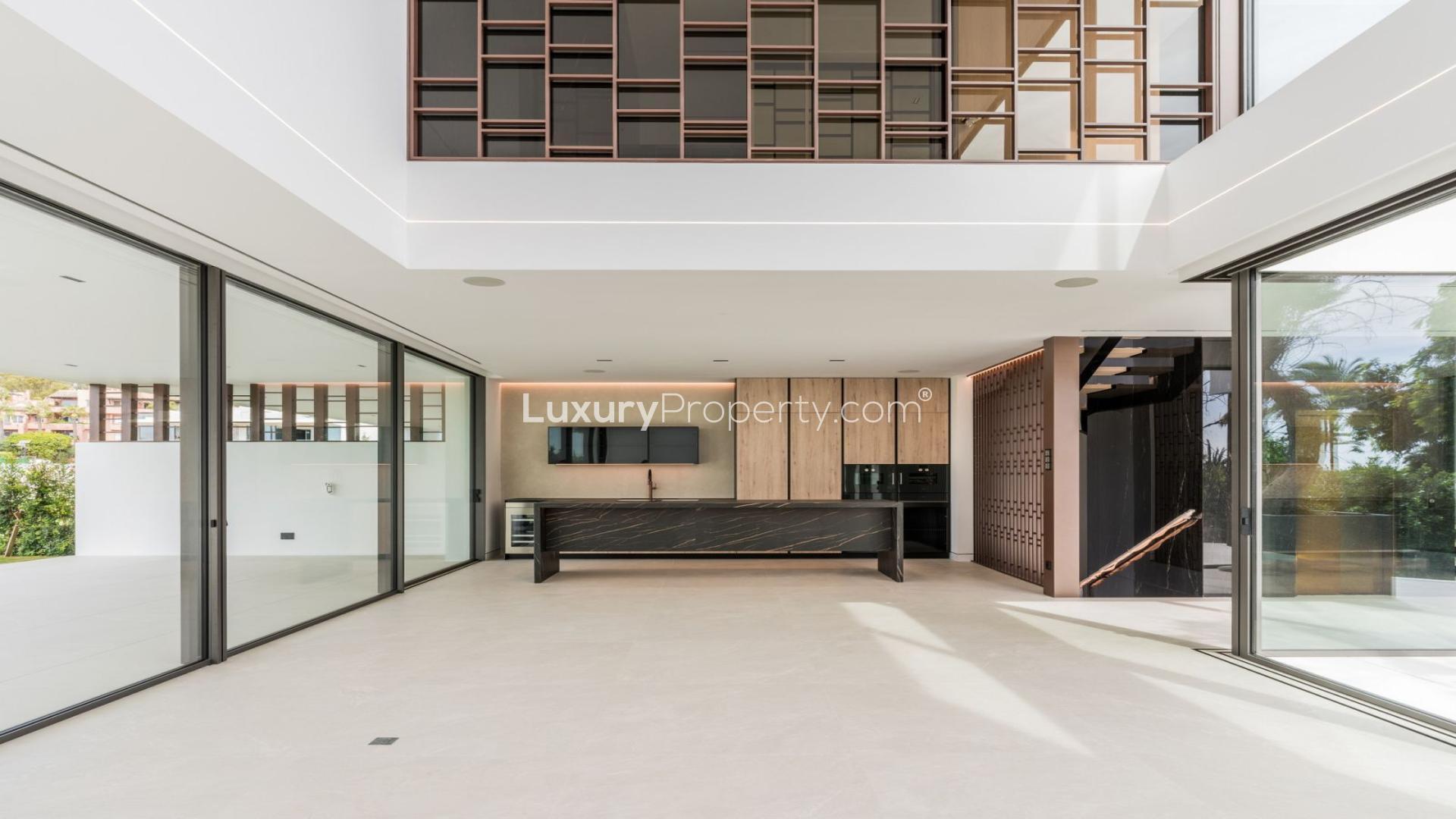 Modern villa with pool in Nueva Andalucía near Puerto Banús and golf, Málaga