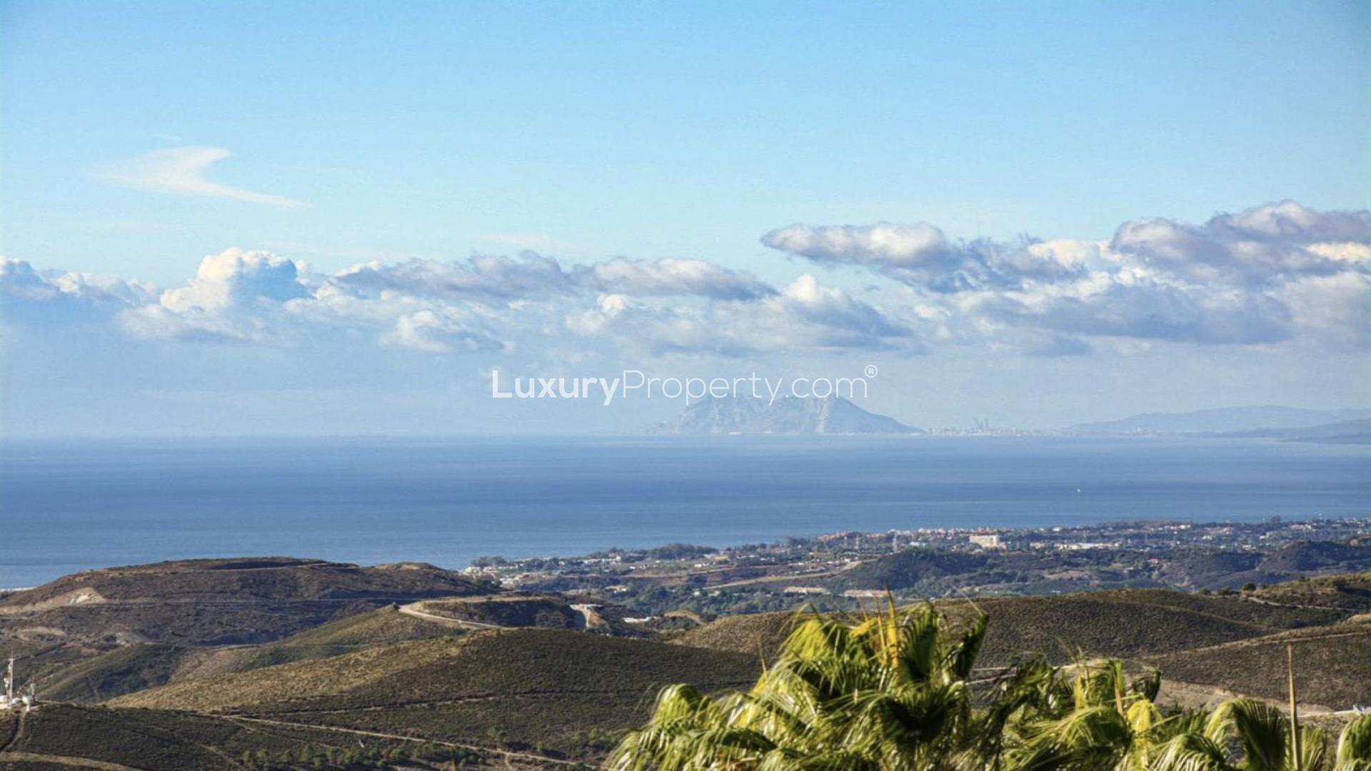 Luxury 5-bedroom villa with sea views in La Zagaleta, Málaga, surrounded by greenery