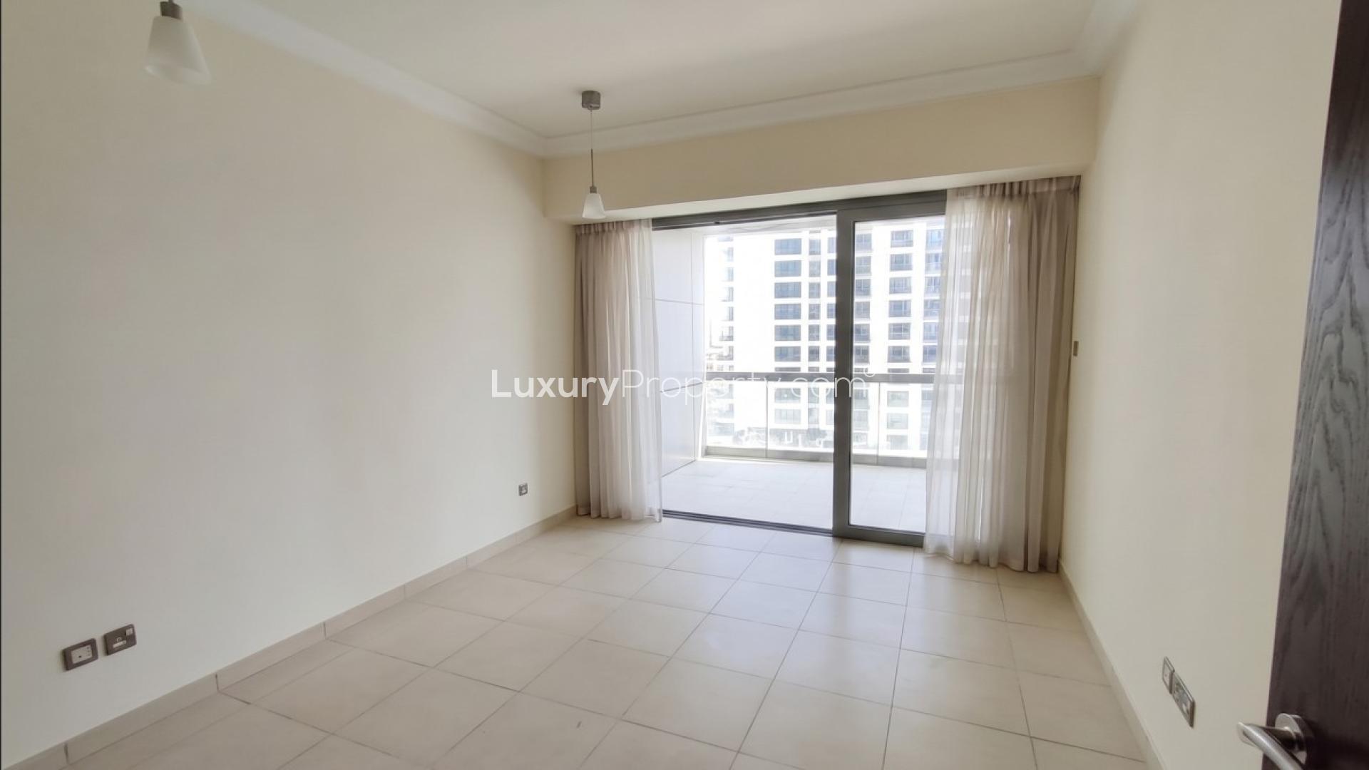 Spacious living area in 9-bedroom apartment, 8 Boulevard Walk, Downtown Dubai, for rent