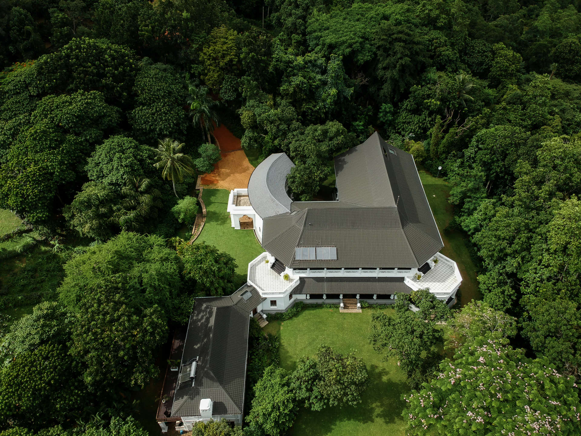 Aerial view of luxurious 9-bedroom villa in lush Pasyala, Sri Lanka, for sale