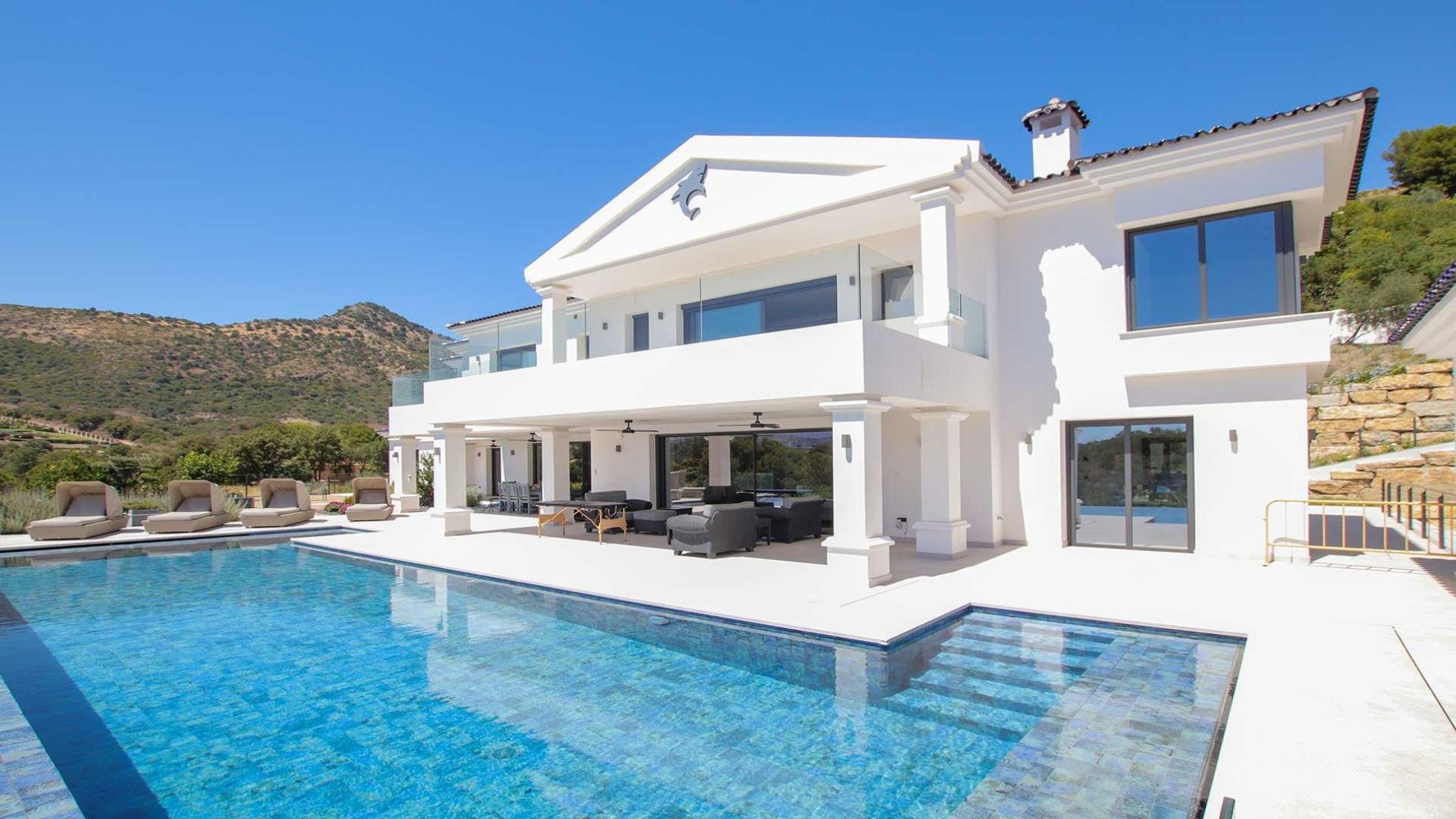 Luxury 5-bedroom villa with night lighting in Marbella Club Golf Resort, Benahavís