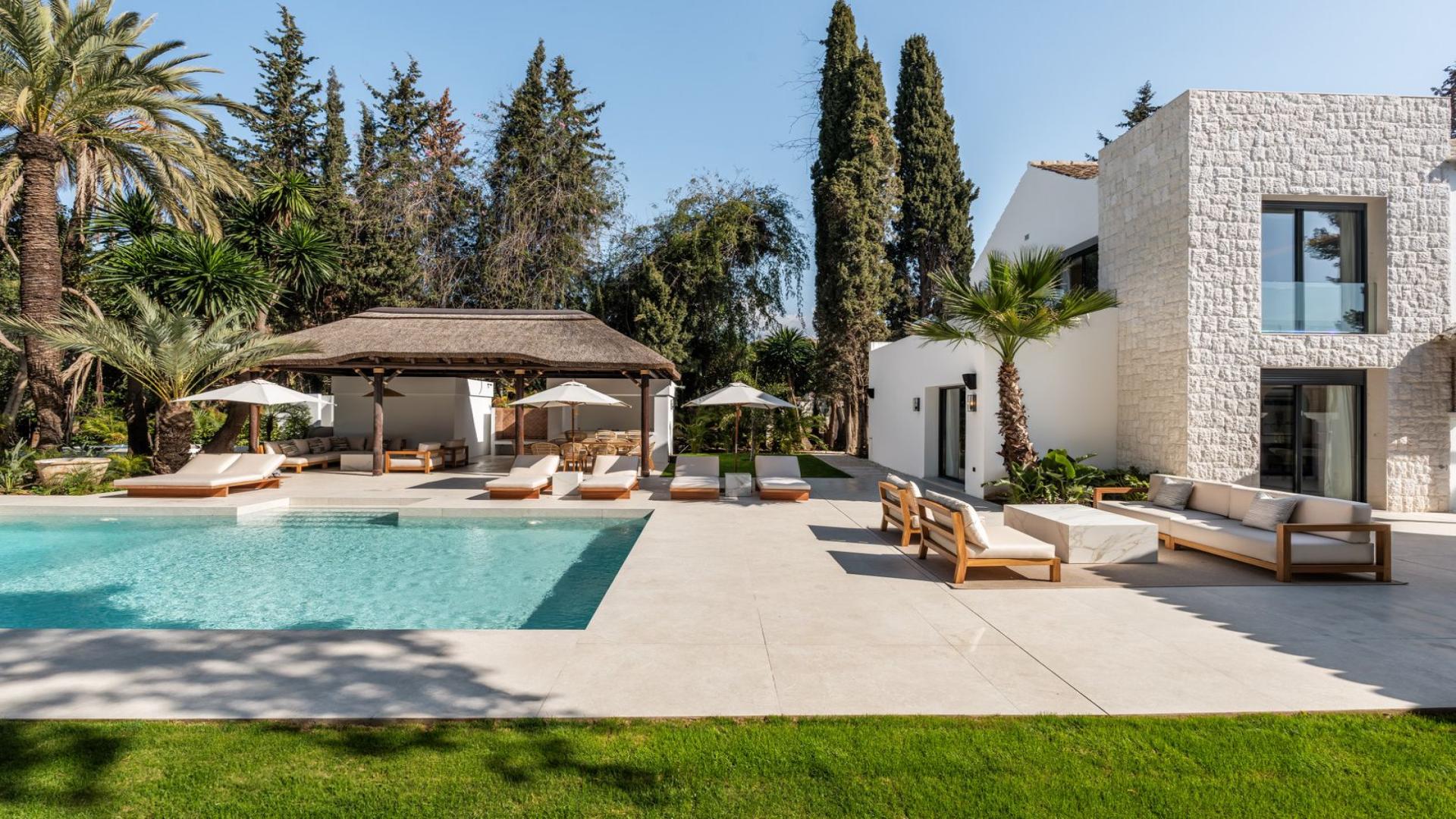 Detached villa exterior in Nueva Andalucía, Marbella, with modern design and lush greenery