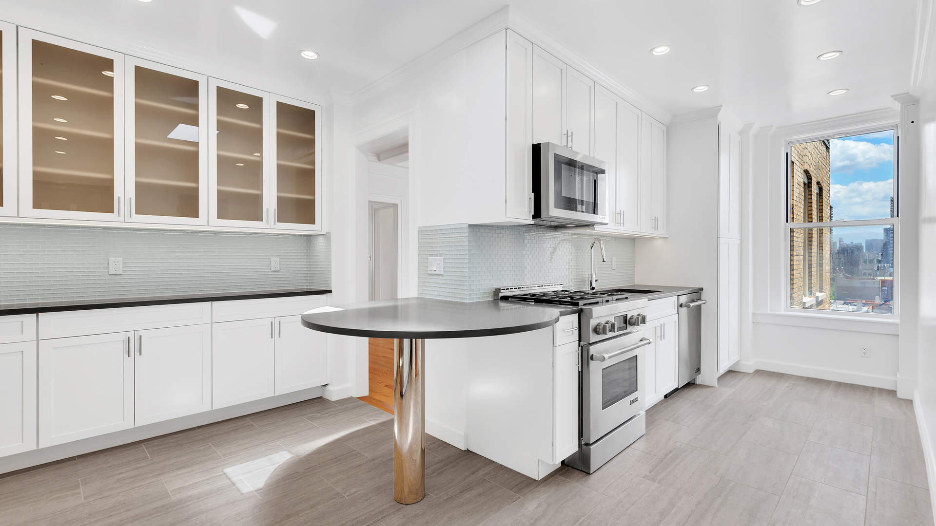 Elegant lobby in Manhattan apartment for sale, West End Avenue, New York