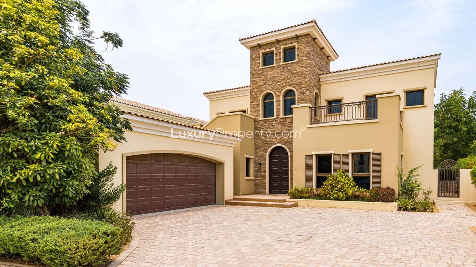 Impressive villa with pool at Jumeirah Golf Estates, overlooking 15th hole, Earth community