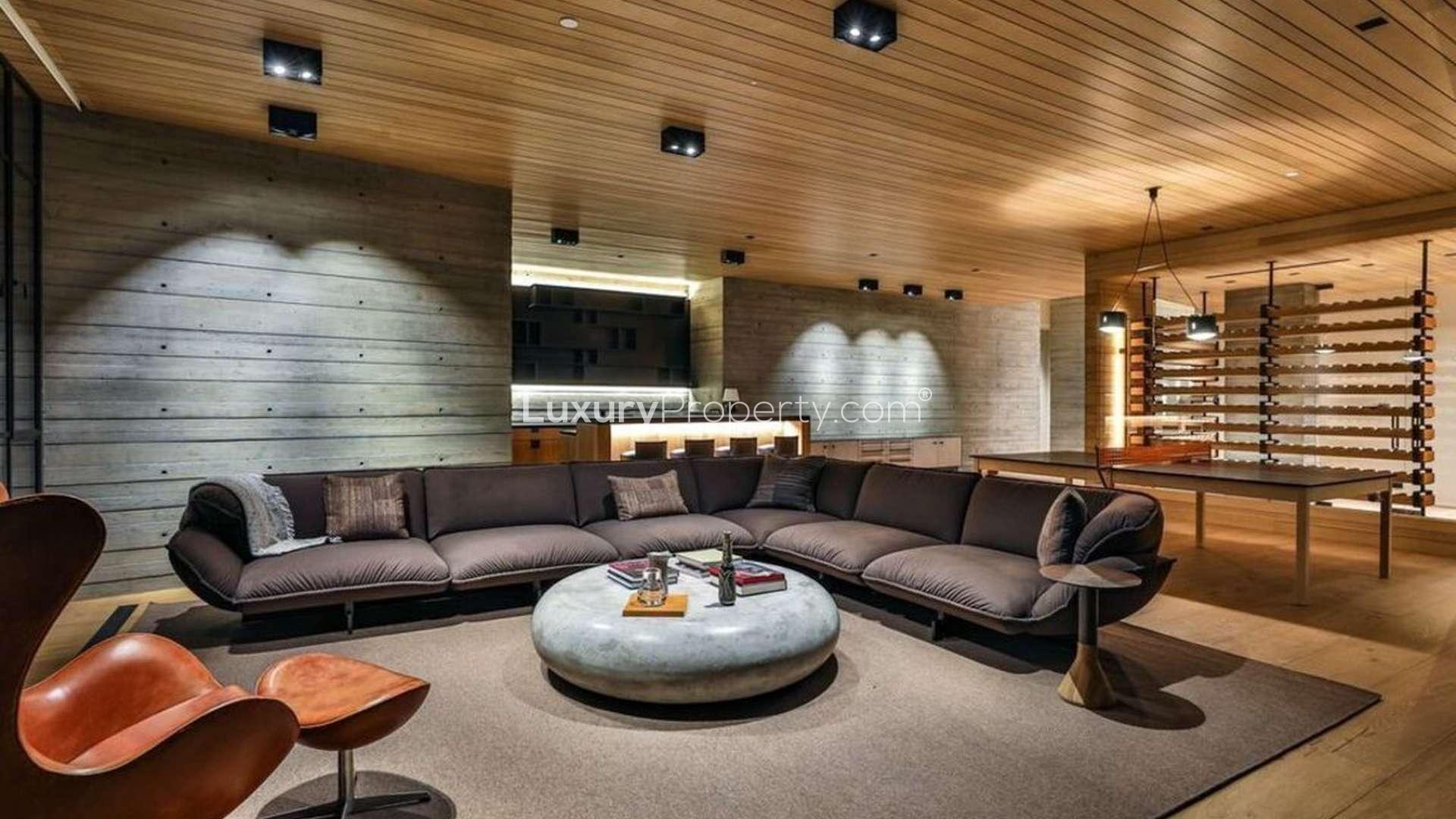 Luxurious 7-bedroom villa with ocean views, pool, and modern design in Riviera Palisades, CA