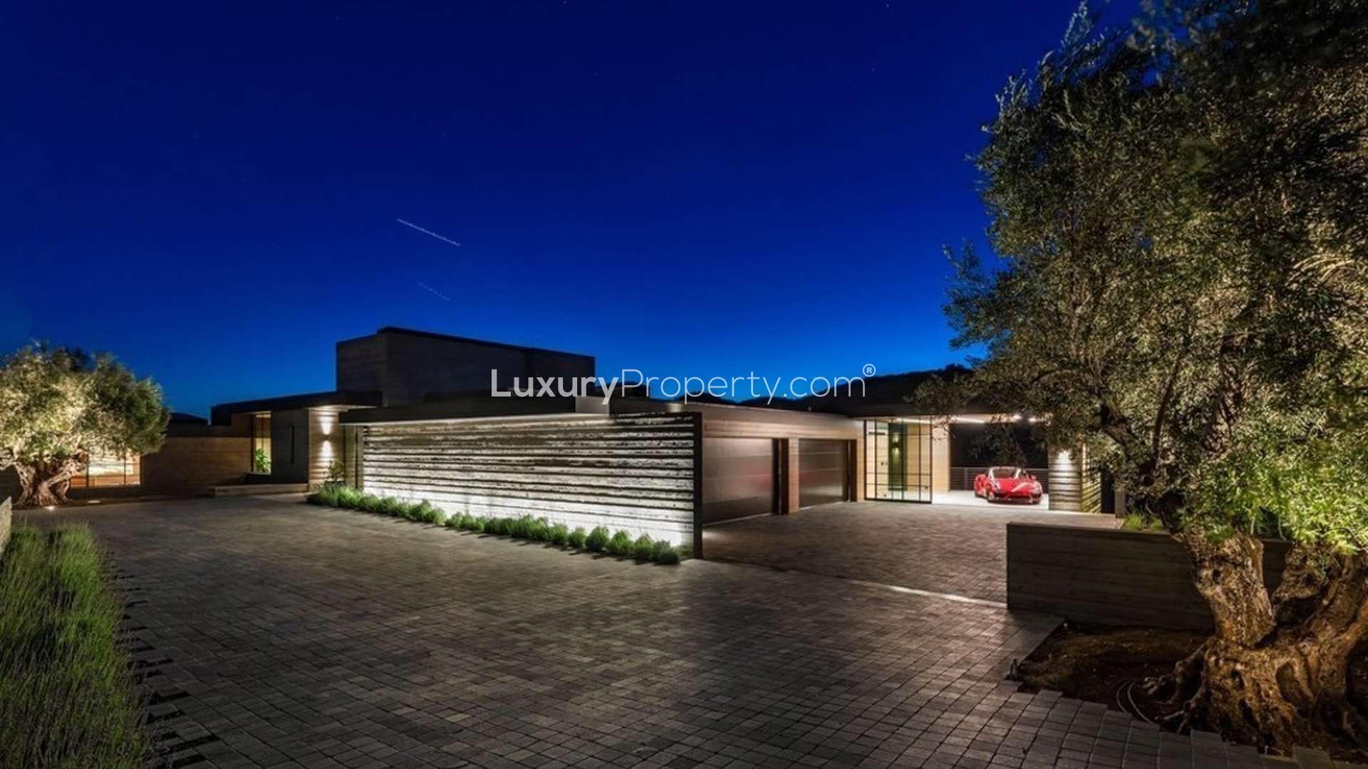 Luxurious living room with ocean views in 7-bedroom Riviera Palisades villa, Los Angeles