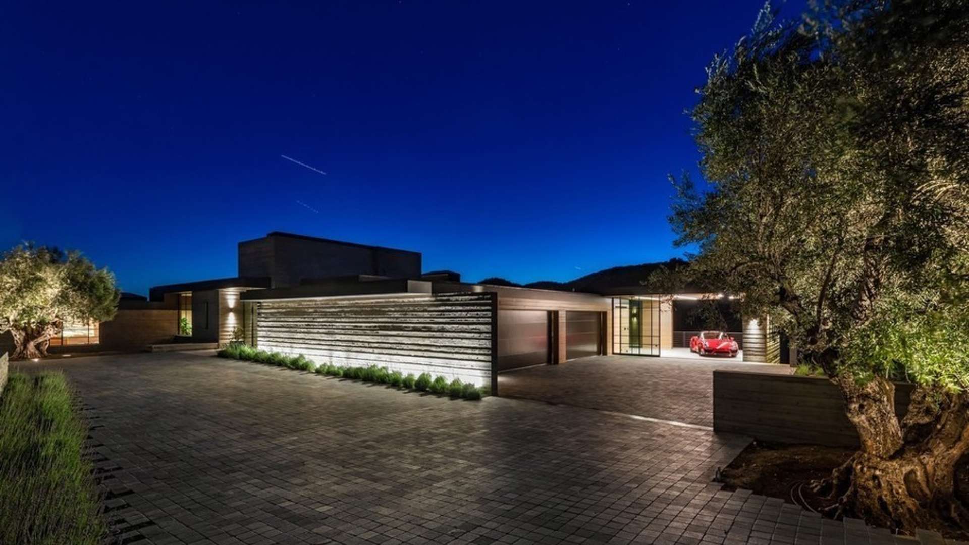 Luxurious living room with ocean views in 7-bedroom Riviera Palisades villa, Los Angeles