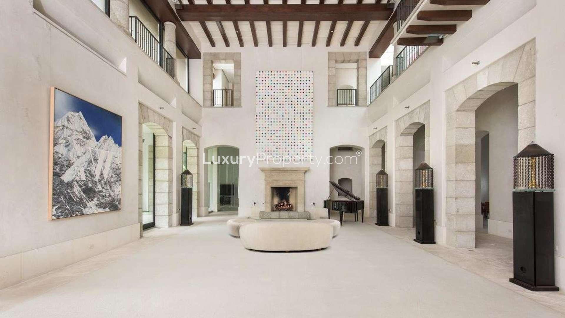 Luxurious 9-bedroom villa exterior with pool in Holmby Hills, Los Angeles at dusk