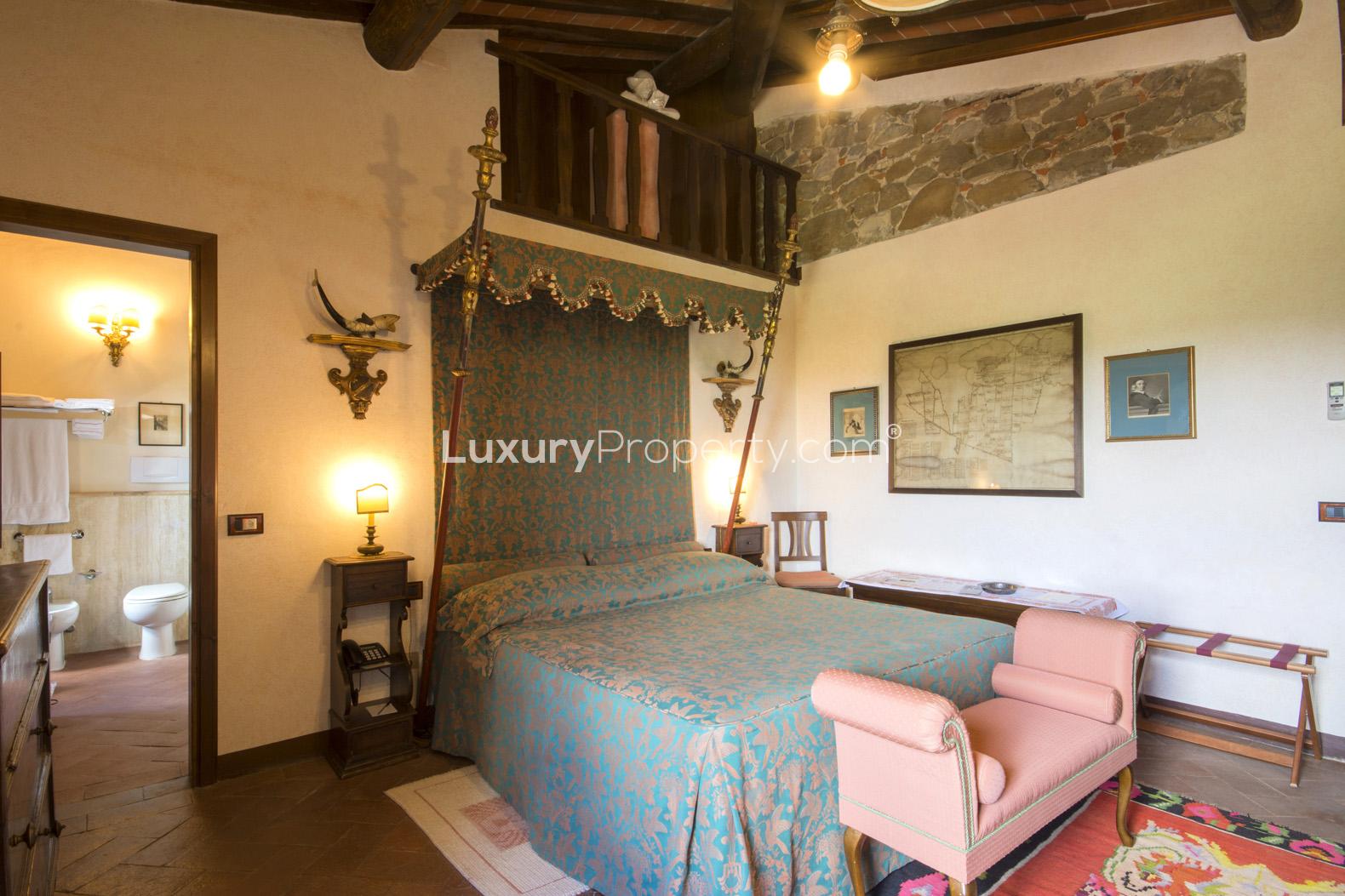 Luxurious Tuscany villa with pool, garden, and scenic views in Castello Del Conte