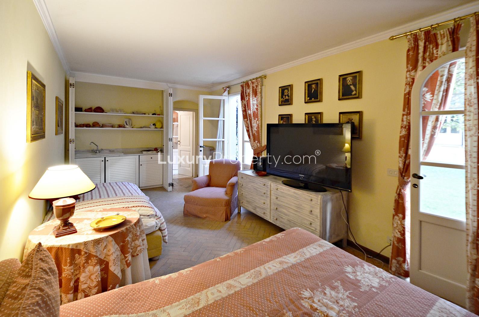 Luxurious bathroom in Villa Viareggio, featuring elegant decor and marble countertop