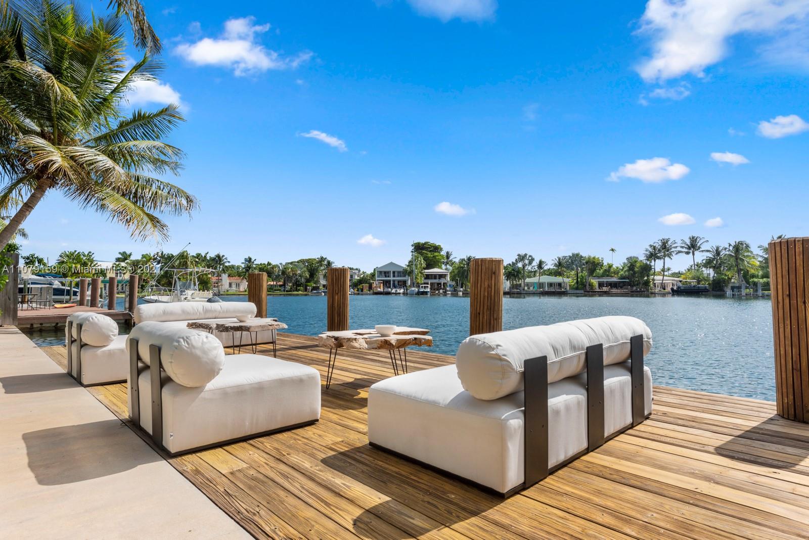 Waterfront 6-bedroom villa with pool and dock on Biscaya Island, Miami, for sale