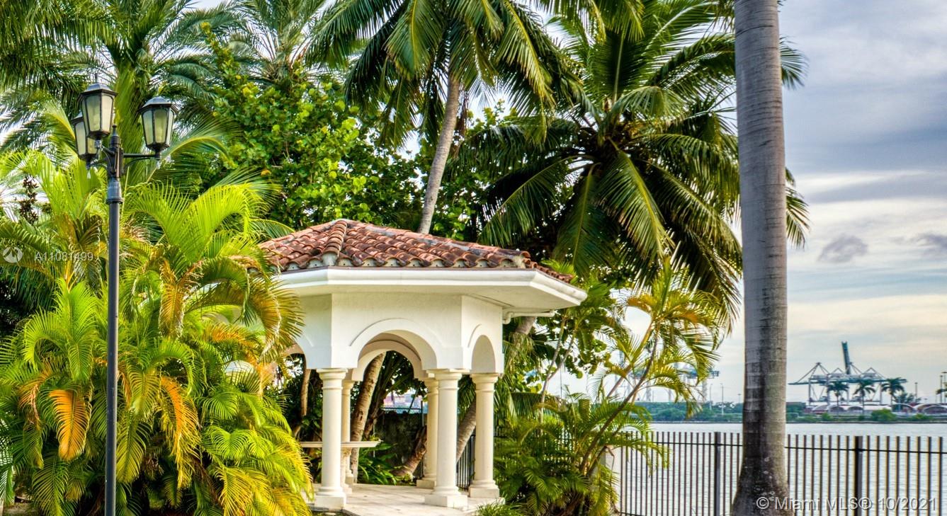 Breathtaking 9-bedroom villa on Star Island Drive, Miami Beach, with waterfront and lush greenery