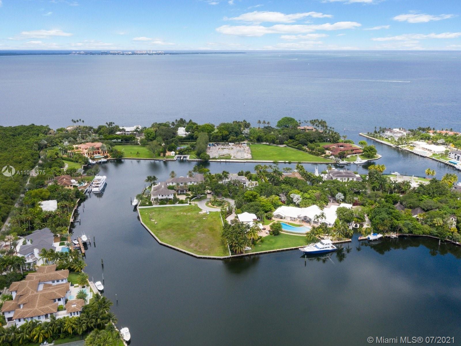 Prime waterfront villa lot in Coral Gables, Miami, overlooking serene bay views