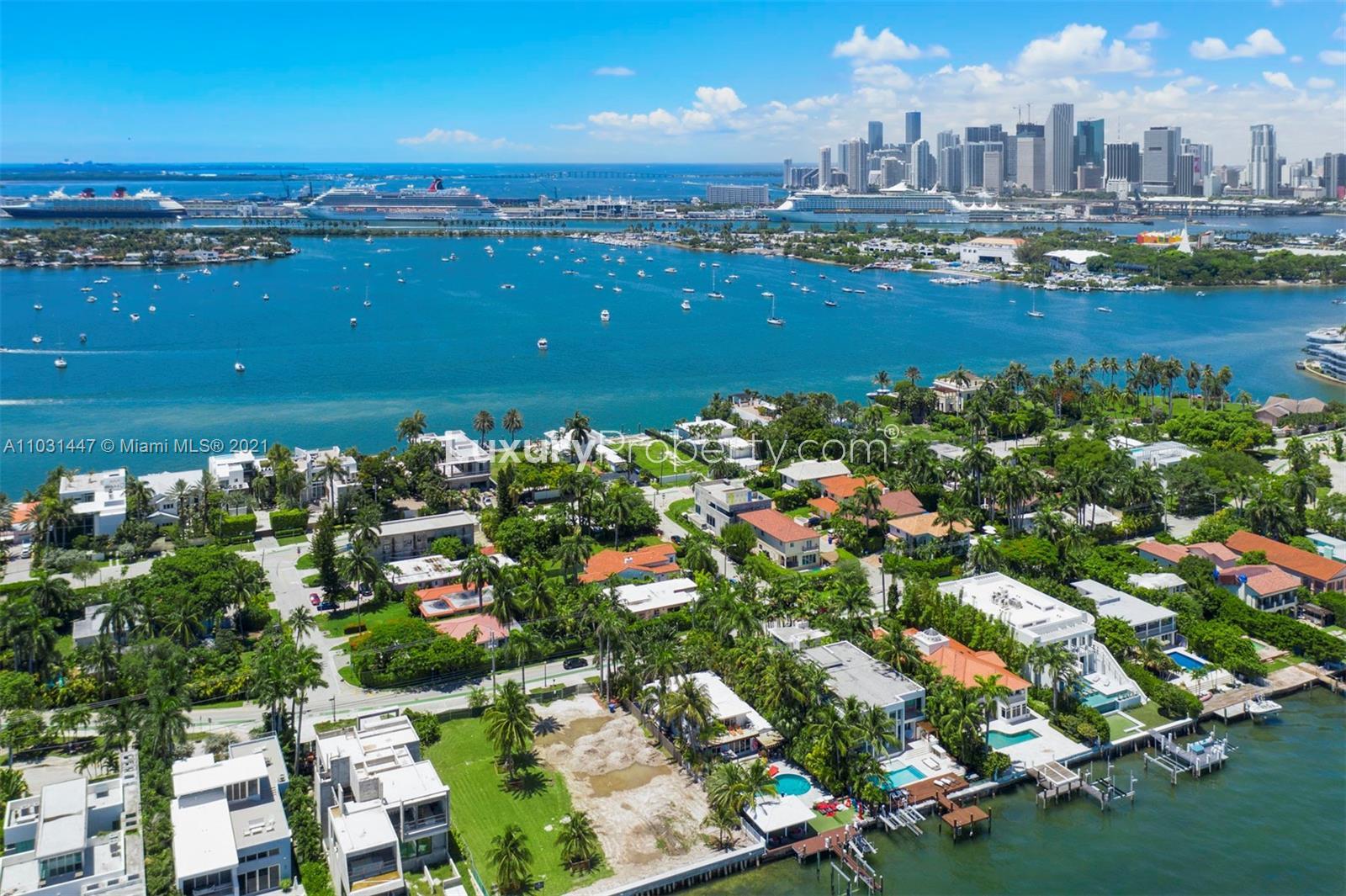 Furnished waterfront villa for sale, 1320 S Venetian Way, Miami, with stunning bay view