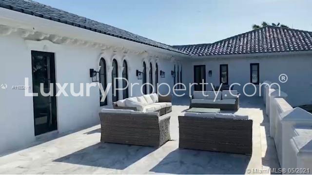 Waterfront villa with pool at 900 S Northlake Dr, Hollywood, FL, for sale