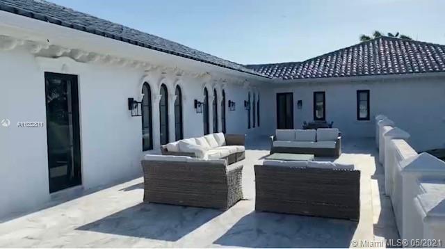 Waterfront villa with pool at 900 S Northlake Dr, Hollywood, FL, for sale