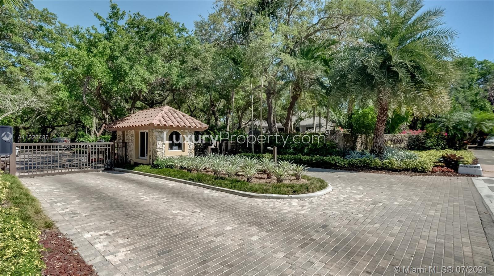 Seven-bed villa with modern design and lush landscaping in Coral Gables, Miami