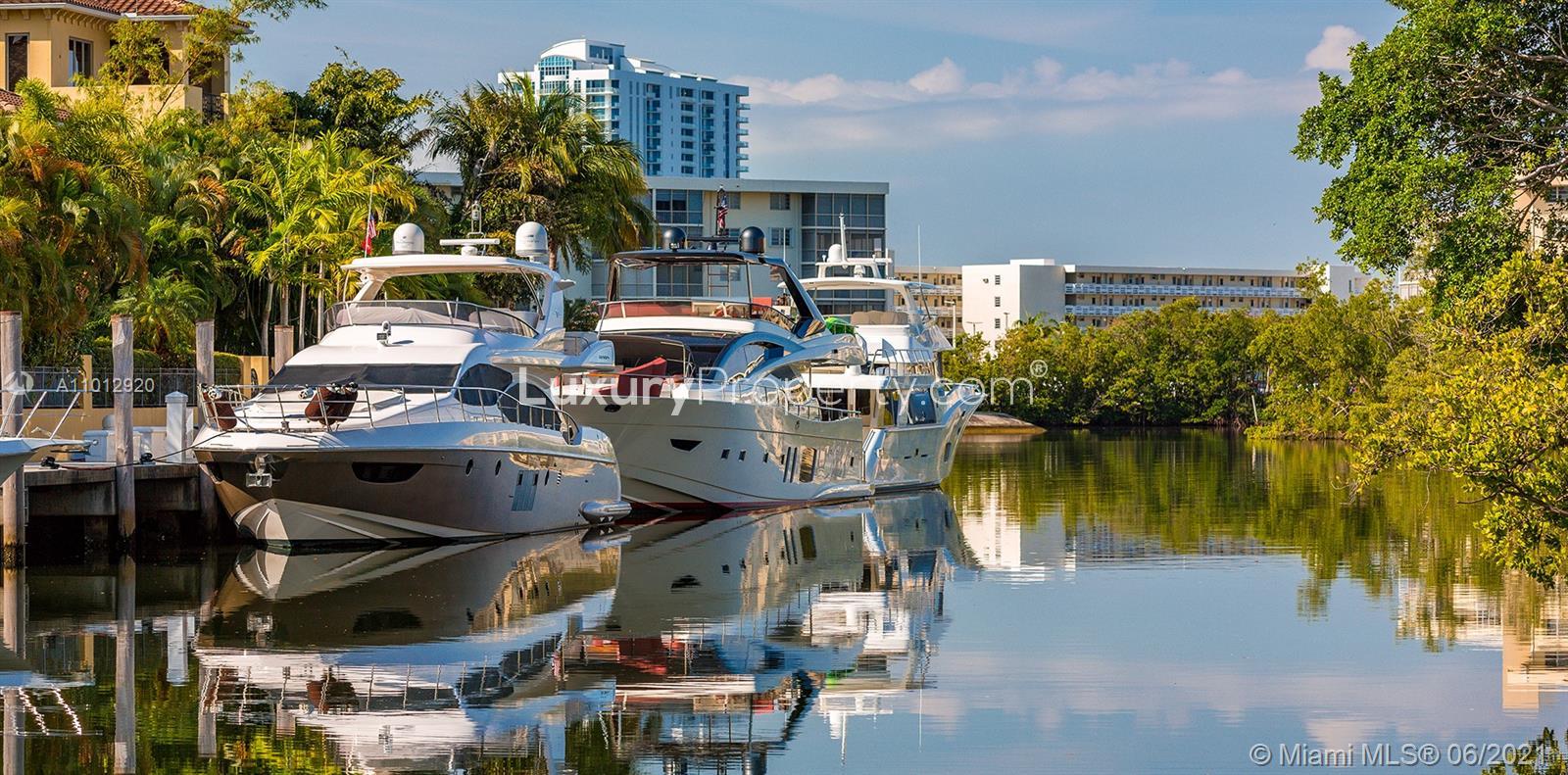 Luxurious dining area in five-bed penthouse, Williams Island, Aventura, Florida