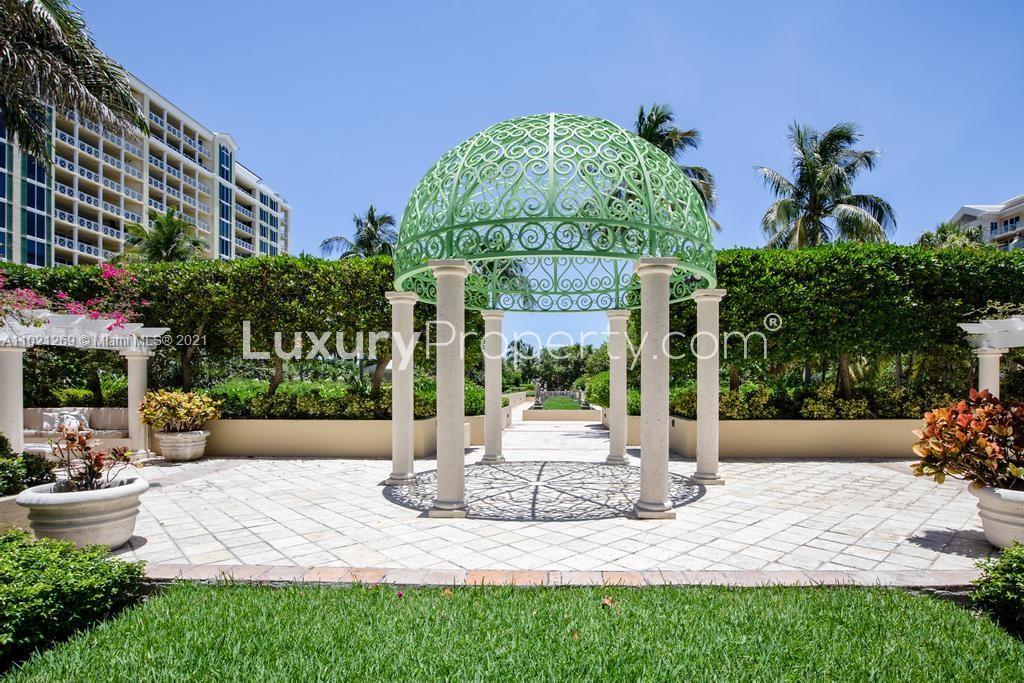 Garden view with statues at luxury villa on Key Biscayne, Miami