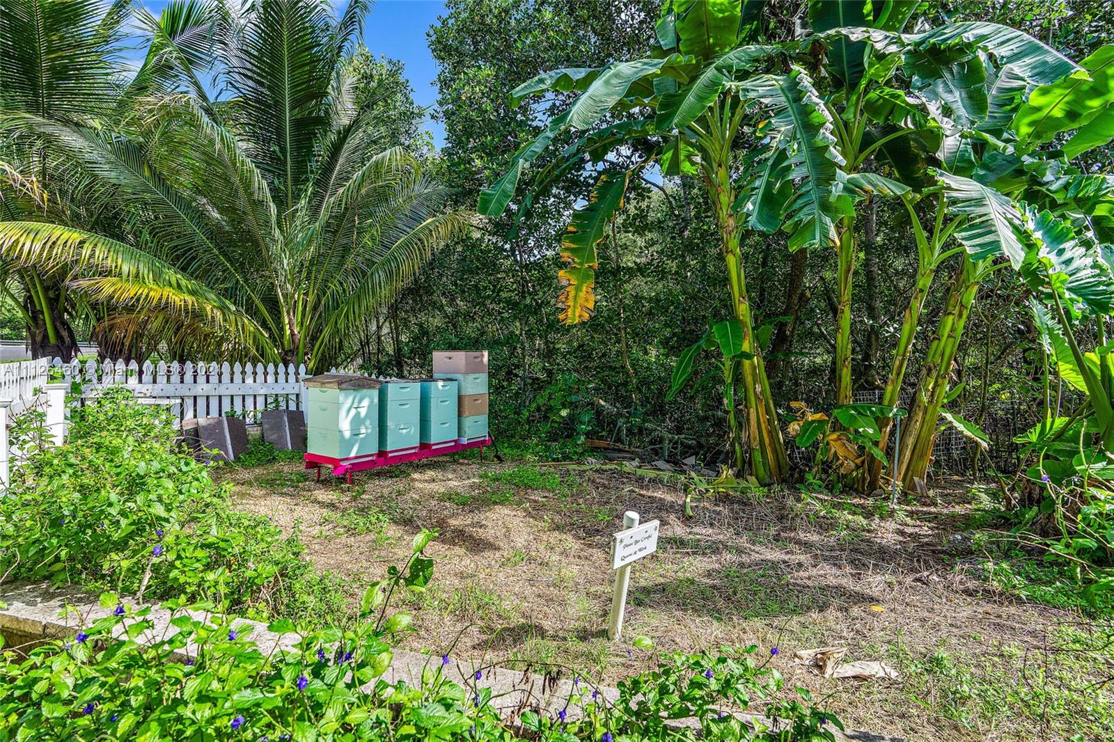 Luxurious 4-bedroom villa with lush greenery, Hobe Sound, Florida, for sale