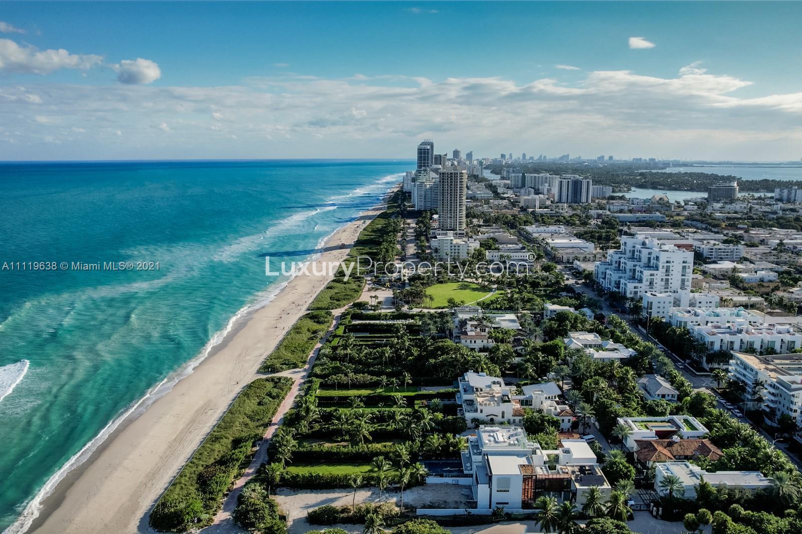 Oceanfront villa with pool and sunset view, 7 bedrooms, Miami, Florida, for sale