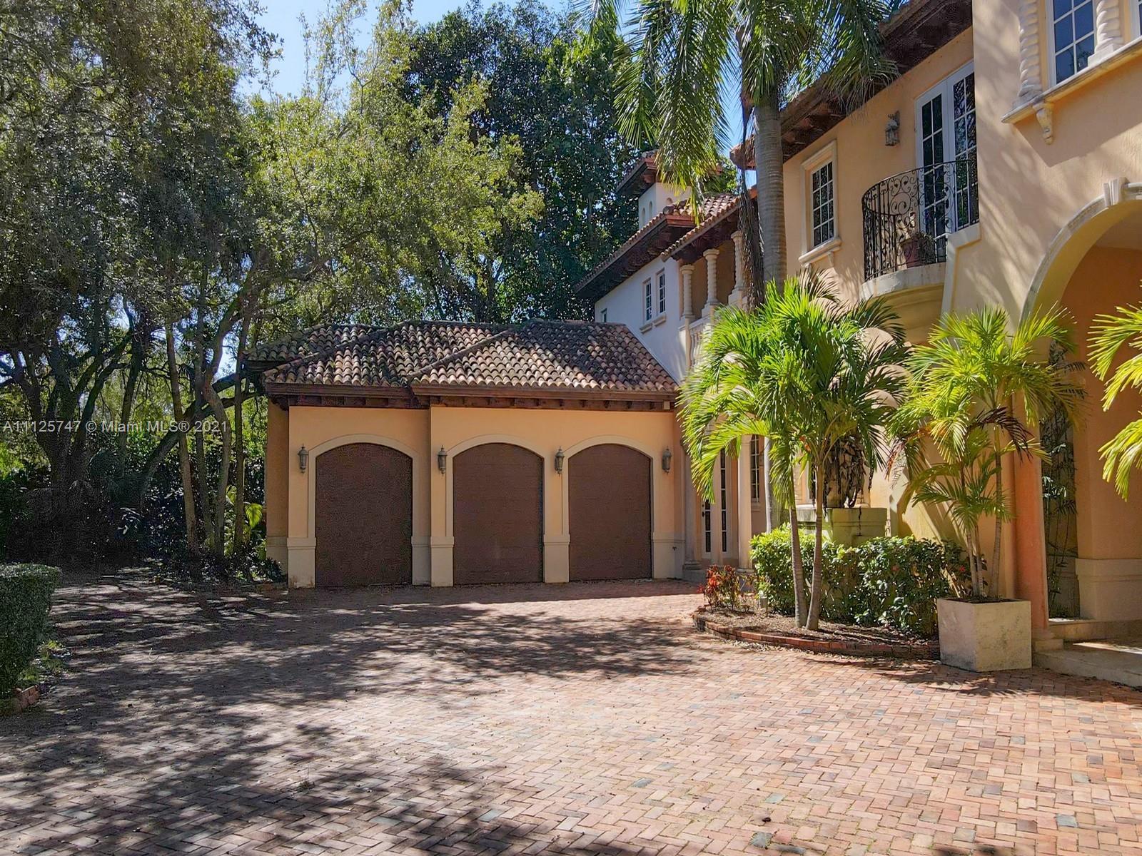 Luxury 8-bedroom villa with lush landscaping in Miami, for sale at 10550 Old Cutler Rd