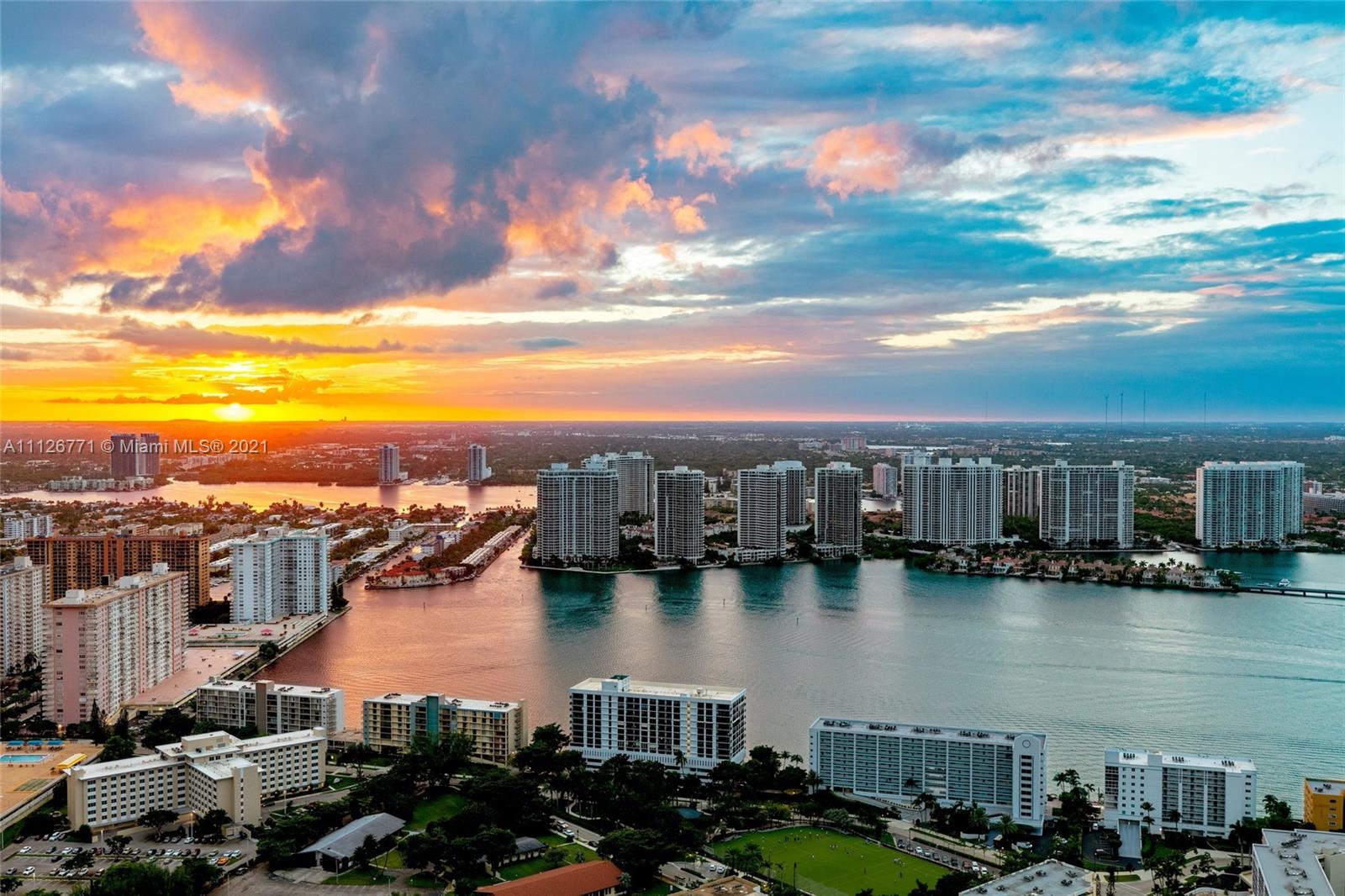 Luxury oceanfront villa dining area with panoramic sea views, Miami, Collins Ave PH43