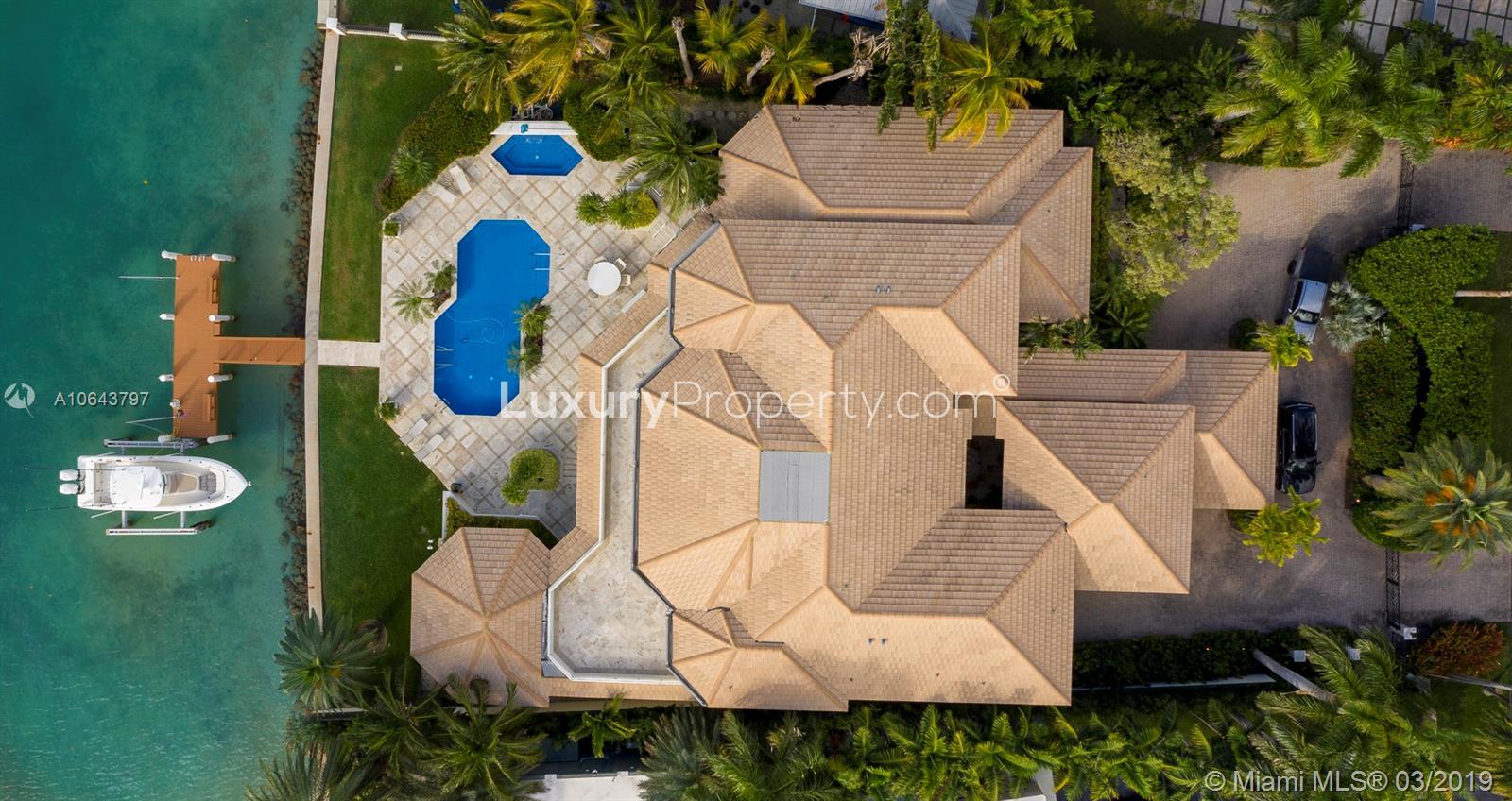 Luxury Miami villa with pool, sunset view, 7 bedrooms, 8 bathrooms, for sale