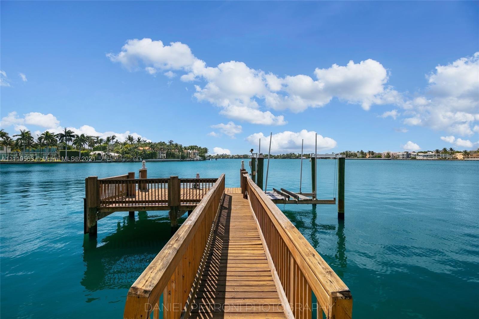 Furnished villa with lush landscaping and gated entrance, 8 beds, Miami, Florida, for sale