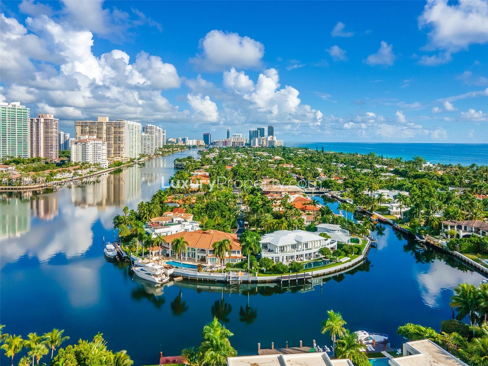 Luxurious waterfront 6-bedroom furnished villa for sale in Golden Beach, Florida