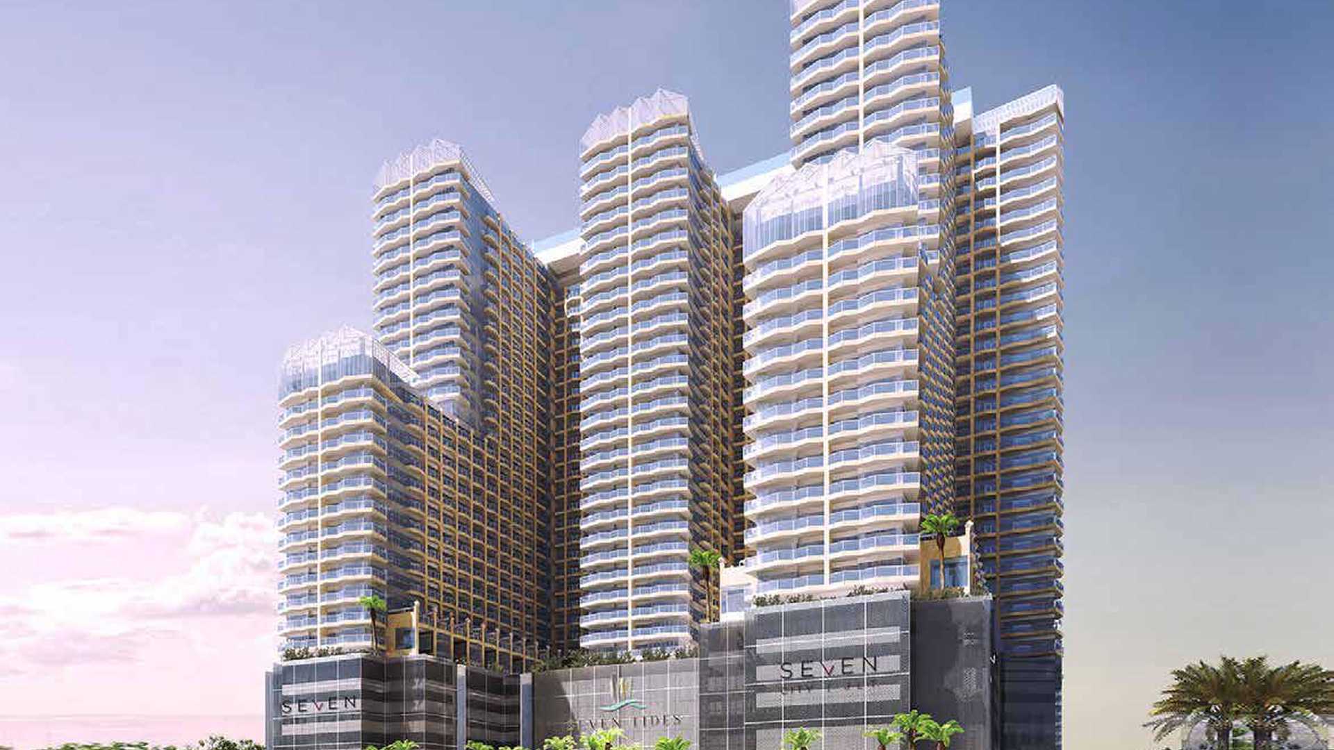 Rooftop infinity pool view at Se7en City JLT apartment, Jumeirah Lake Towers, Dubai