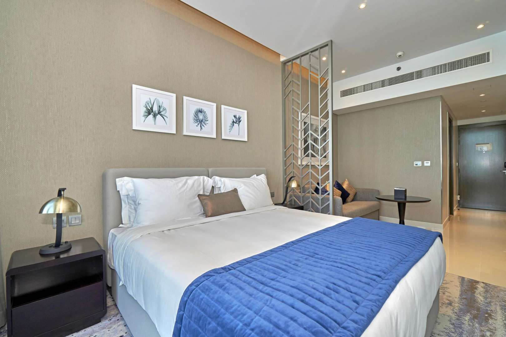 Modern bathroom in fully furnished studio apartment at Damac Maison Prive, Business Bay