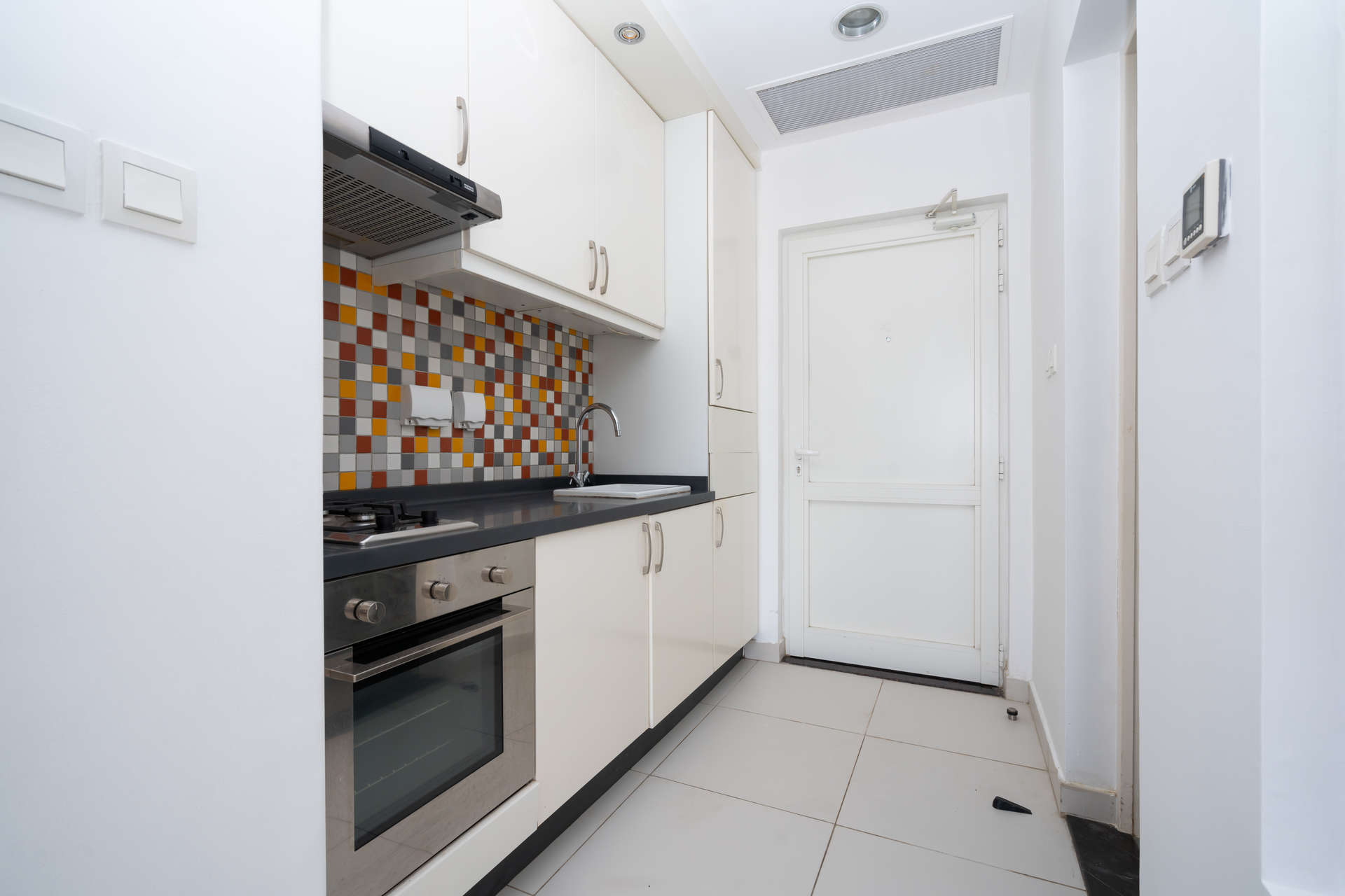 Empty studio apartment interior in Palm Views East, Palm Jumeirah for rent