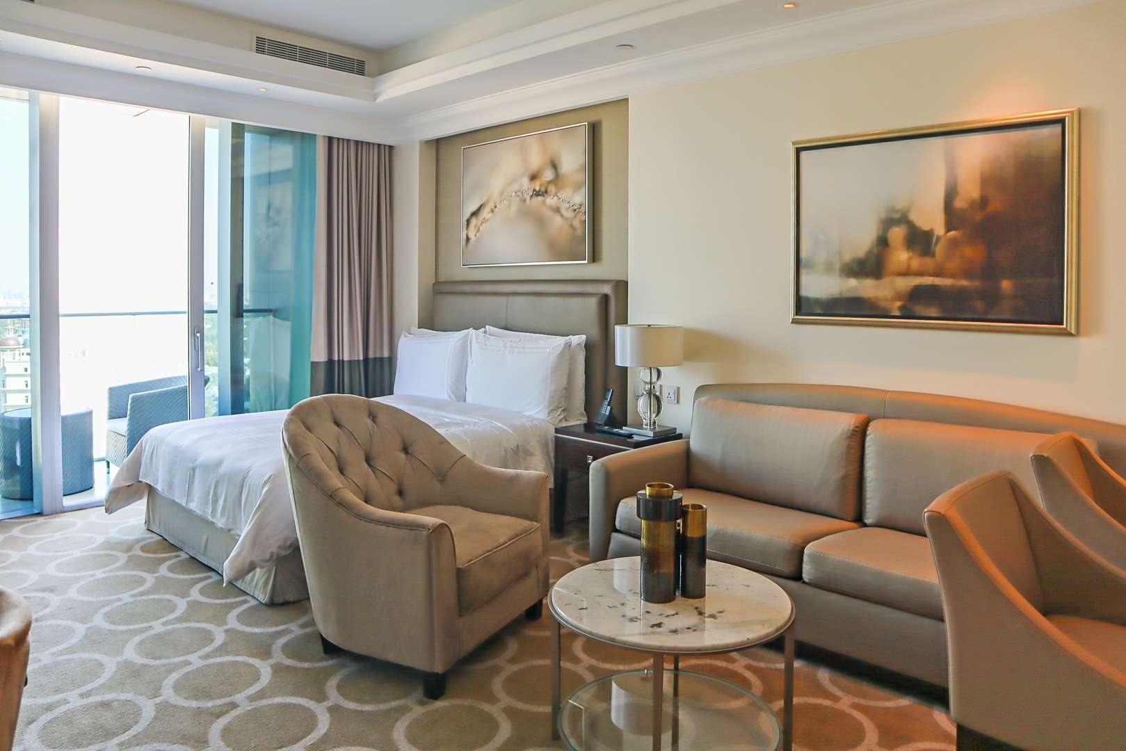 Modern kitchen in fully furnished studio apartment, The Address The BLVD, Downtown Dubai