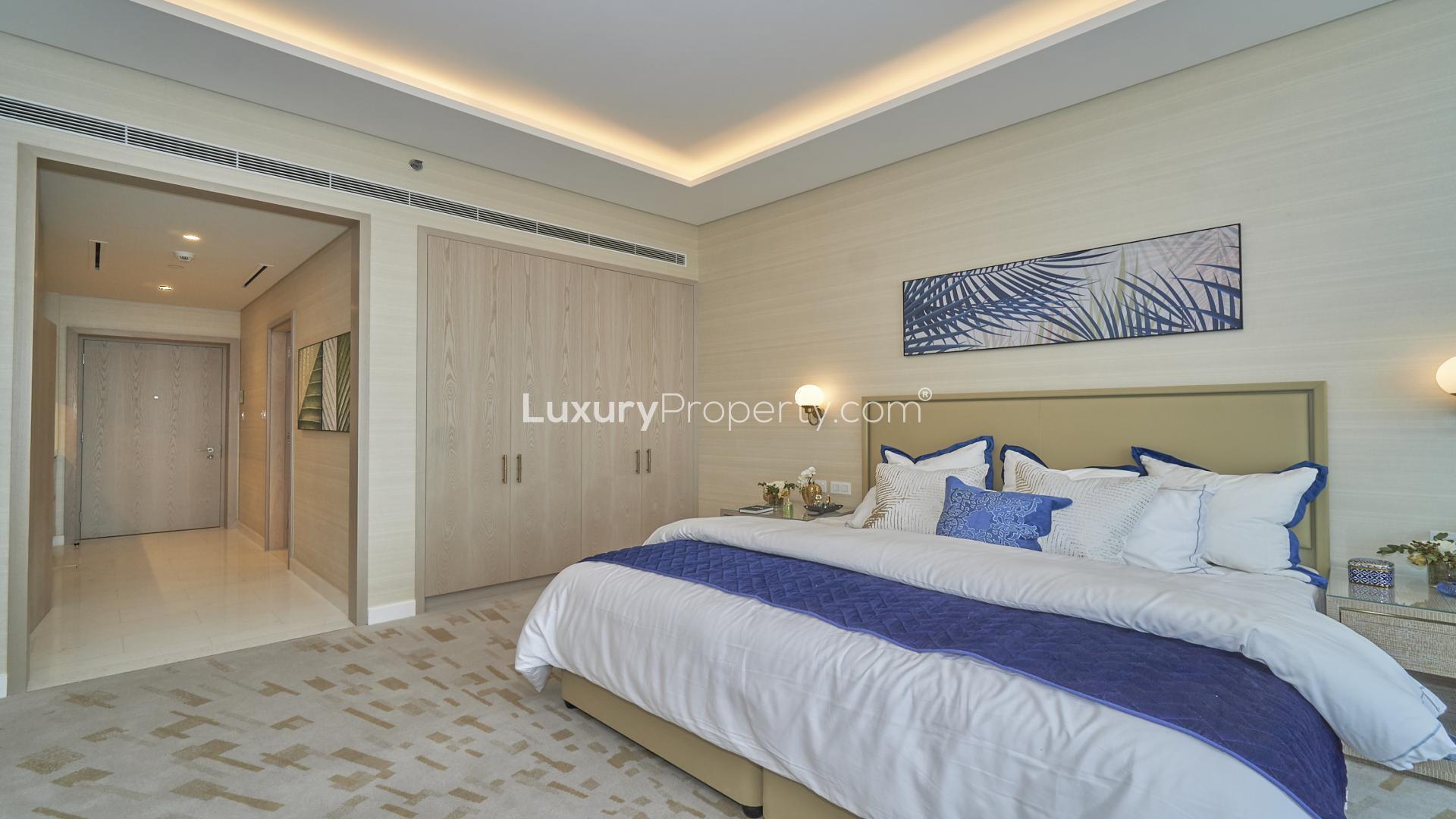 Luxurious furnished studio in Palm Tower with modern decor and Burj view, Palm Jumeirah