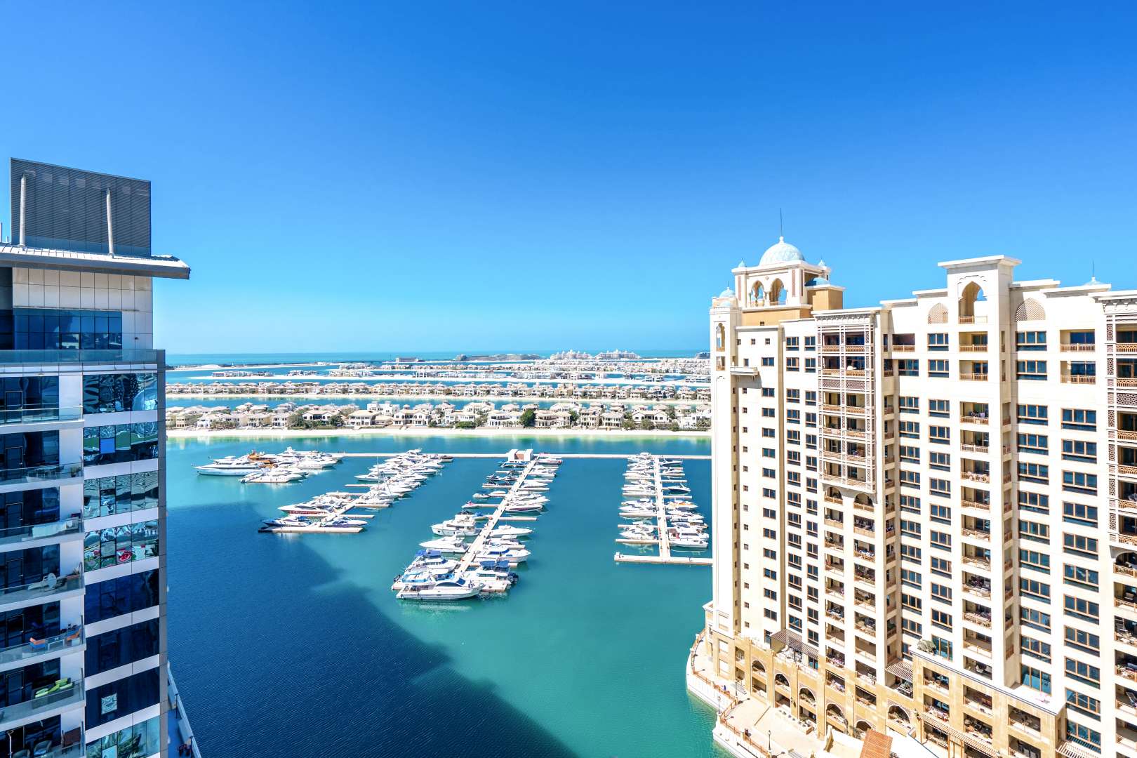 High-floor deluxe studio interior, Dukes Oceana, Palm Jumeirah, for sale