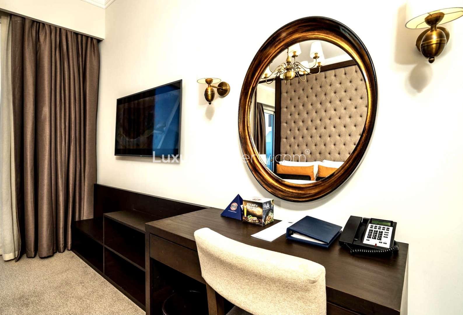 High-floor studio kitchen and dining area in Dukes Oceana, Palm Jumeirah apartment