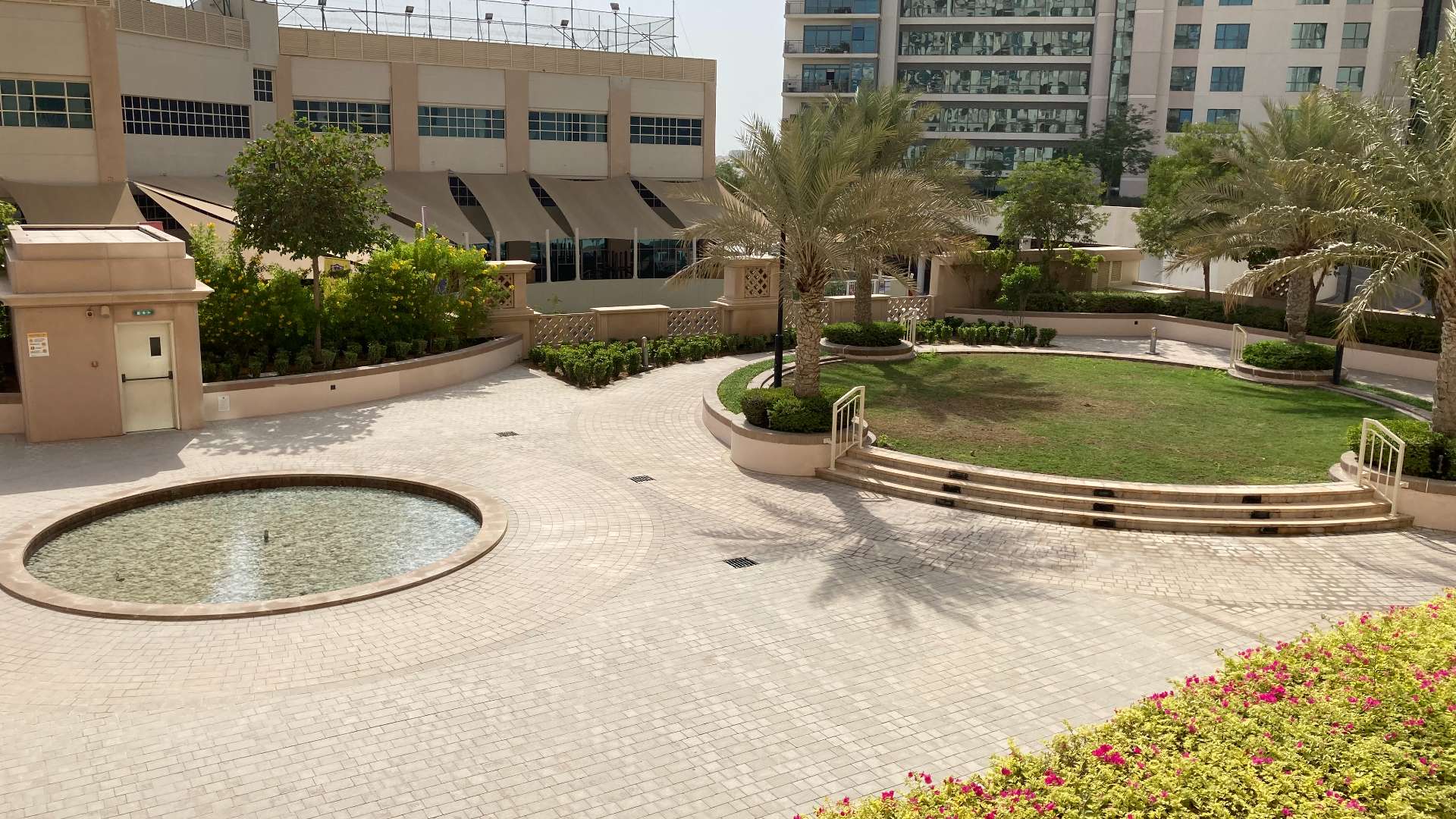 Modern kitchen and hallway in 1-bedroom apartment, Mosela, The Views. For sale