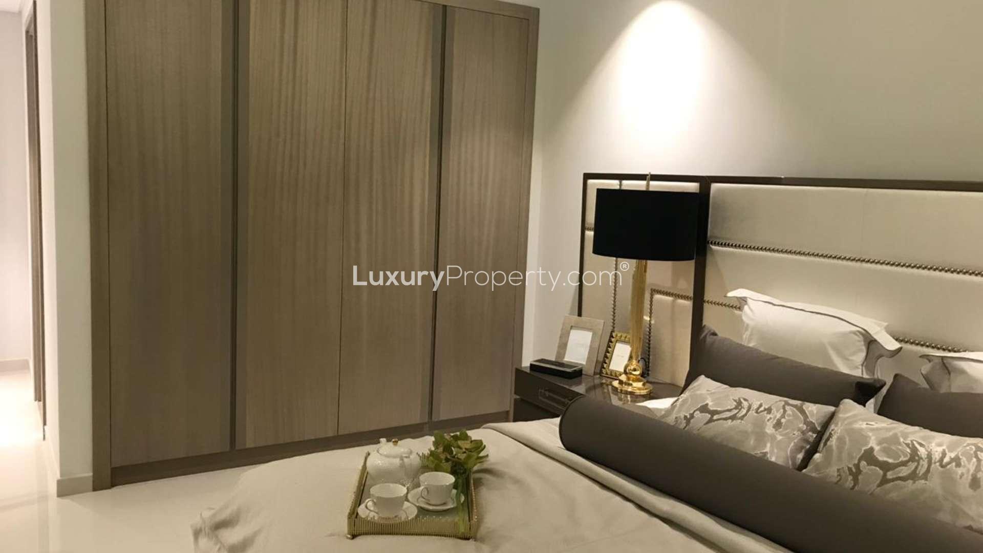 N/A,Infinity pool with city skyline view at Paramount Hotel, Business Bay apartment for sale