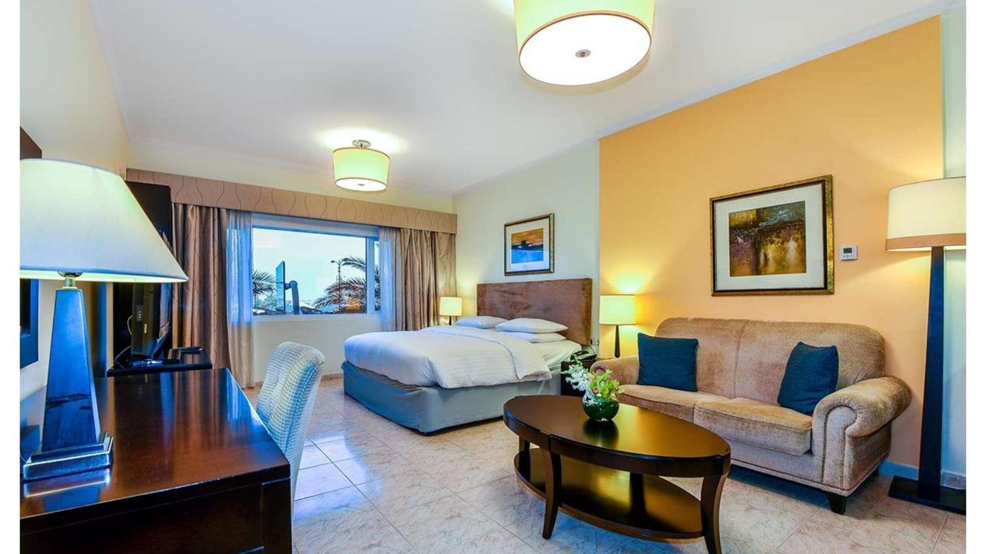 Fully furnished studio kitchen and dining area in Dubai Marina apartment for short-term rent