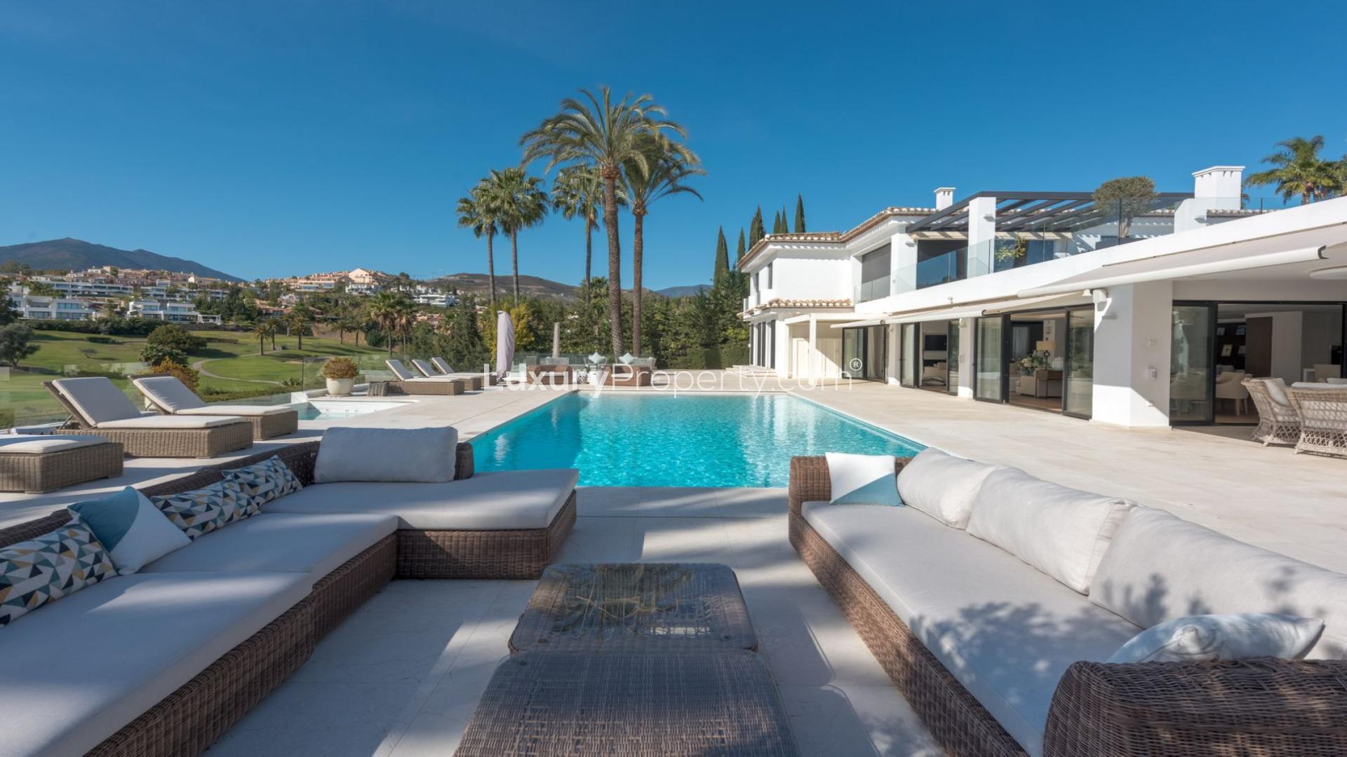 Luxury villa pool with mountain views, Nueva Andalucía, Málaga - LP44600