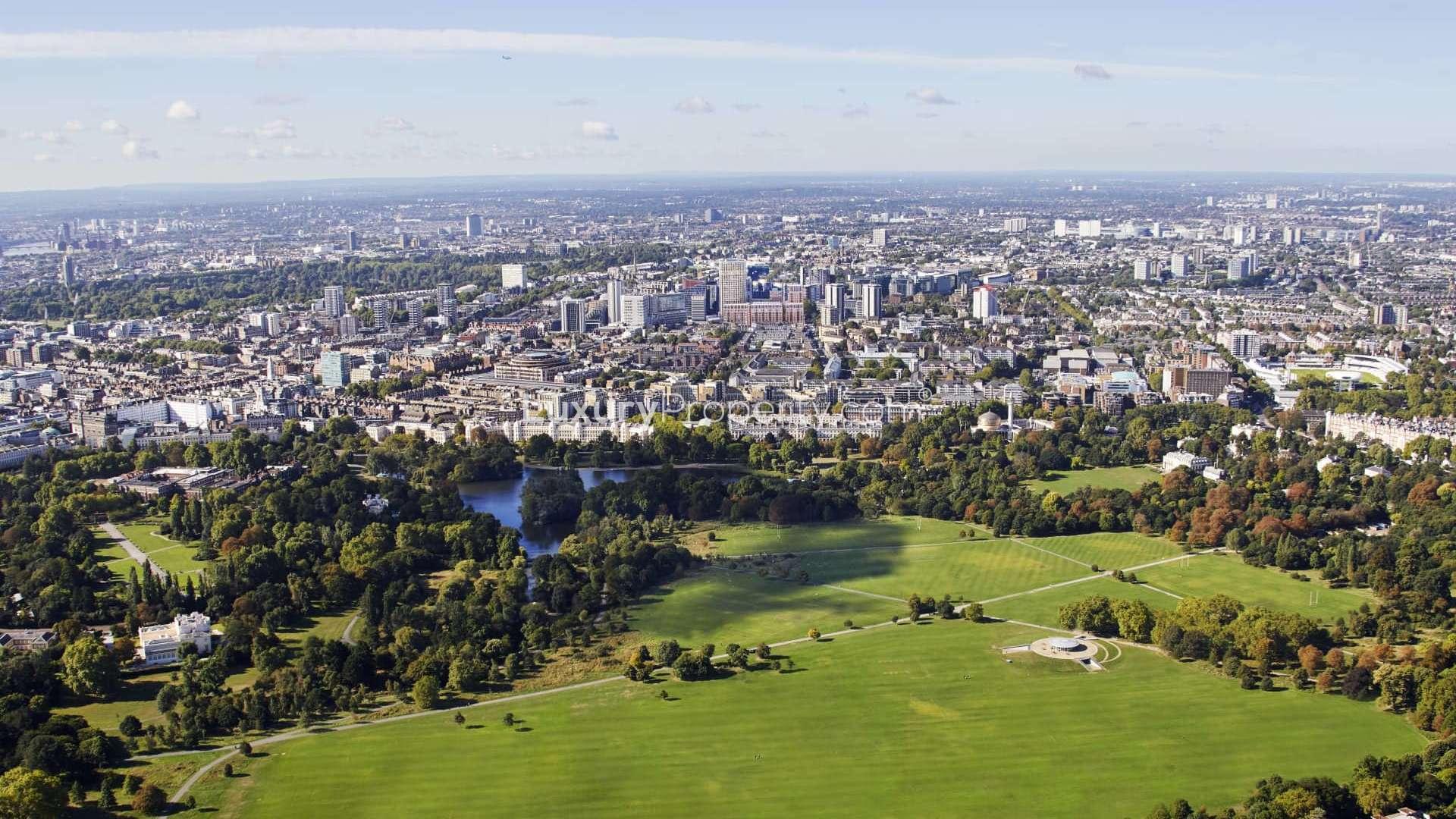 Luxurious West End Gate apartment living room with city view, Marylebone, London W2