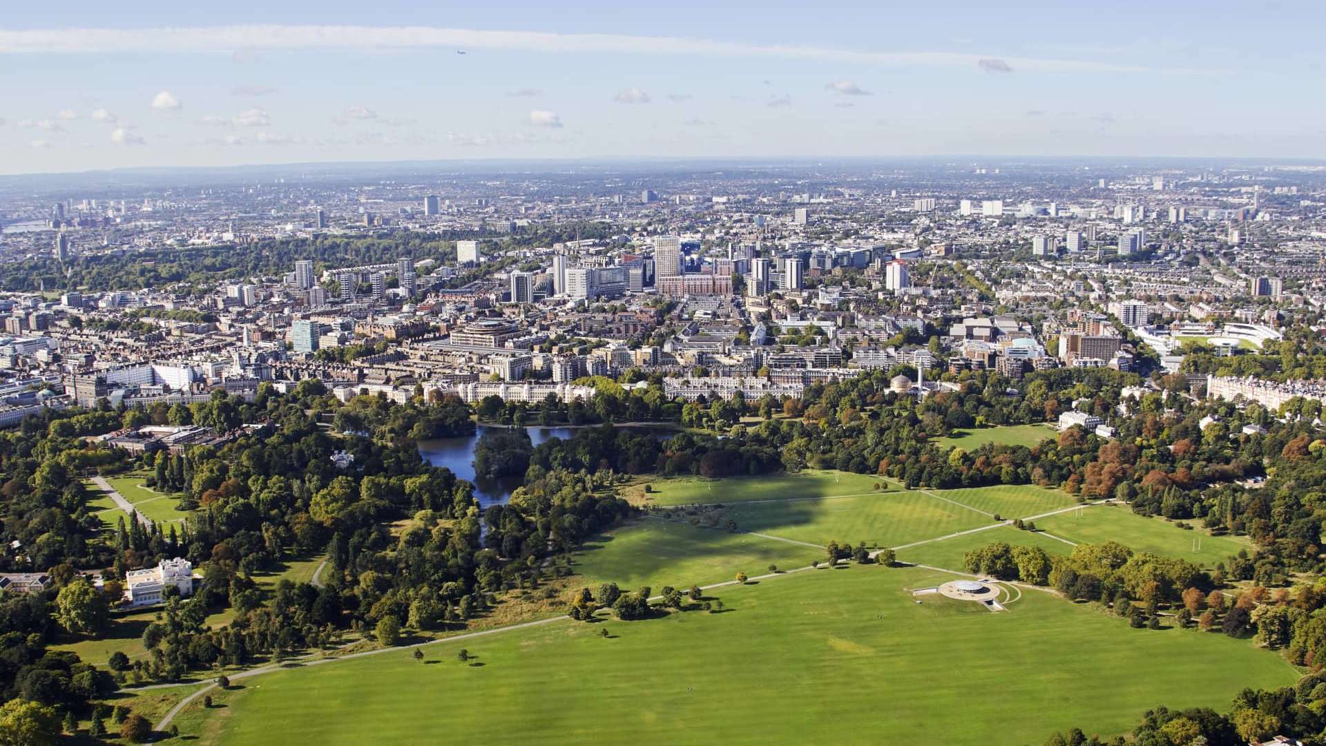 Luxurious West End Gate apartment living room with city view, Marylebone, London W2