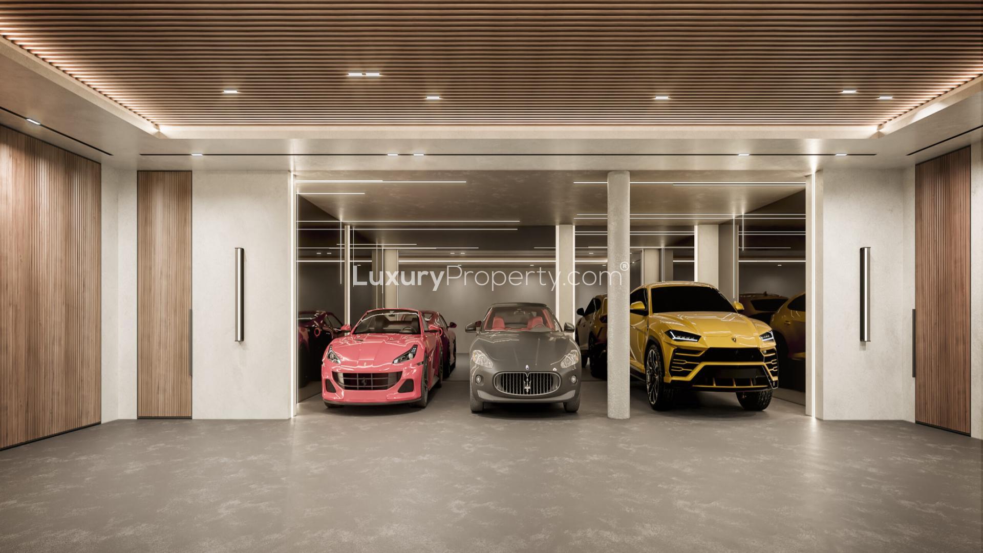 Luxurious bathroom with elegant design in Marbella Golden Mile villa, featuring dual sinks and tub