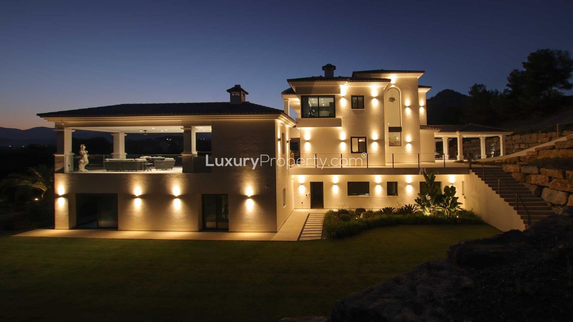 Luxury 5-bedroom villa with pool in Marbella Club Golf Resort, Benahavís, Málaga