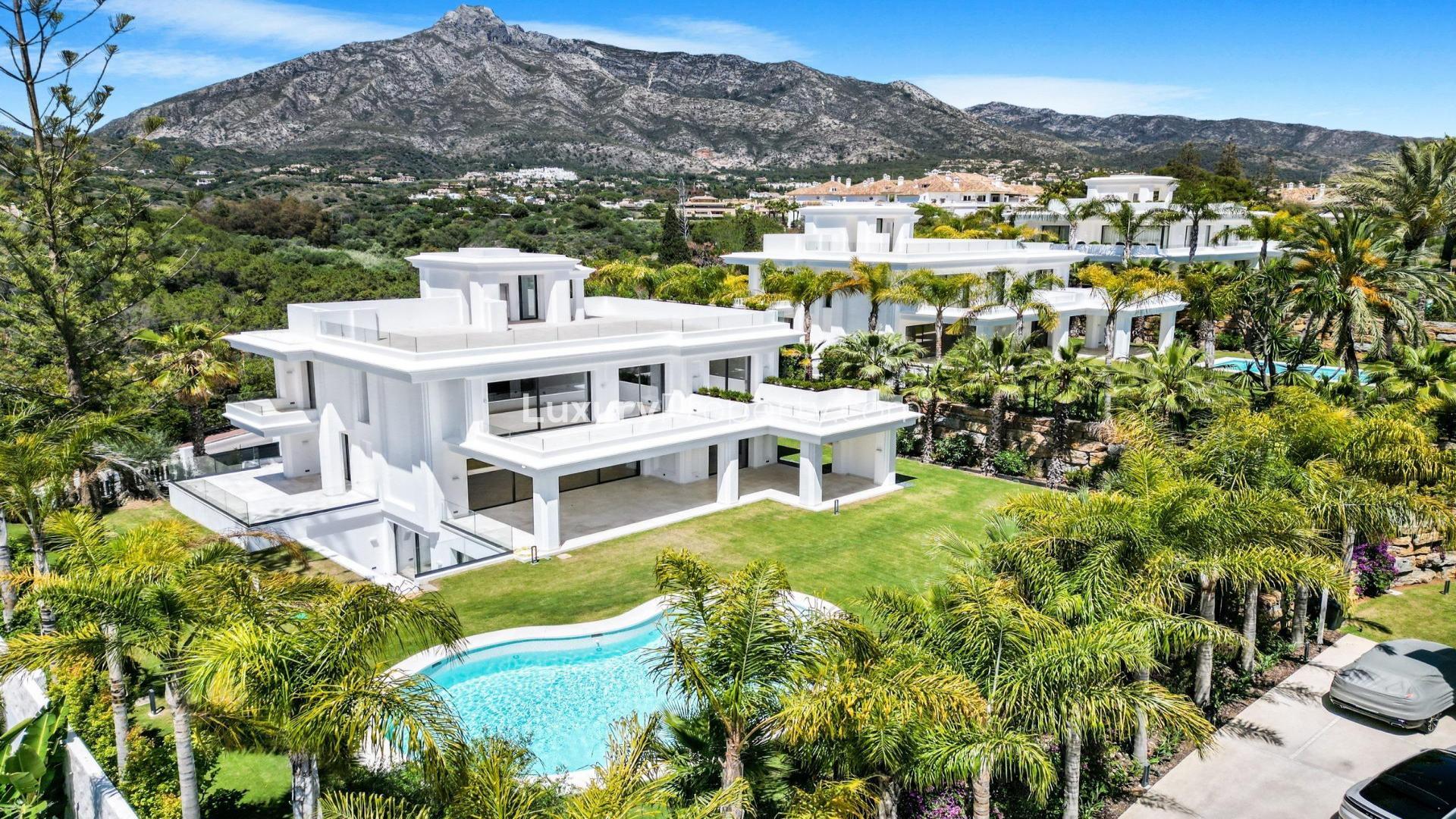Luxury 6-bedroom villa with pool and mountain views in Lomas de Marbella, Málaga