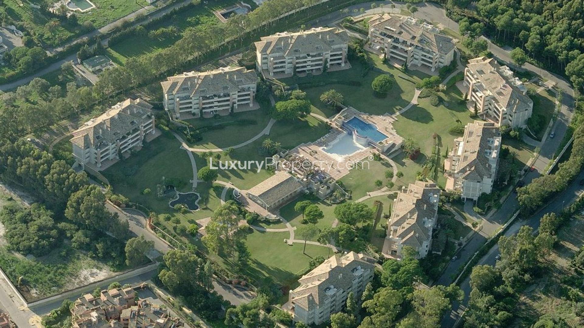 Lush green gardens and luxury penthouses in Marbella with mountain views